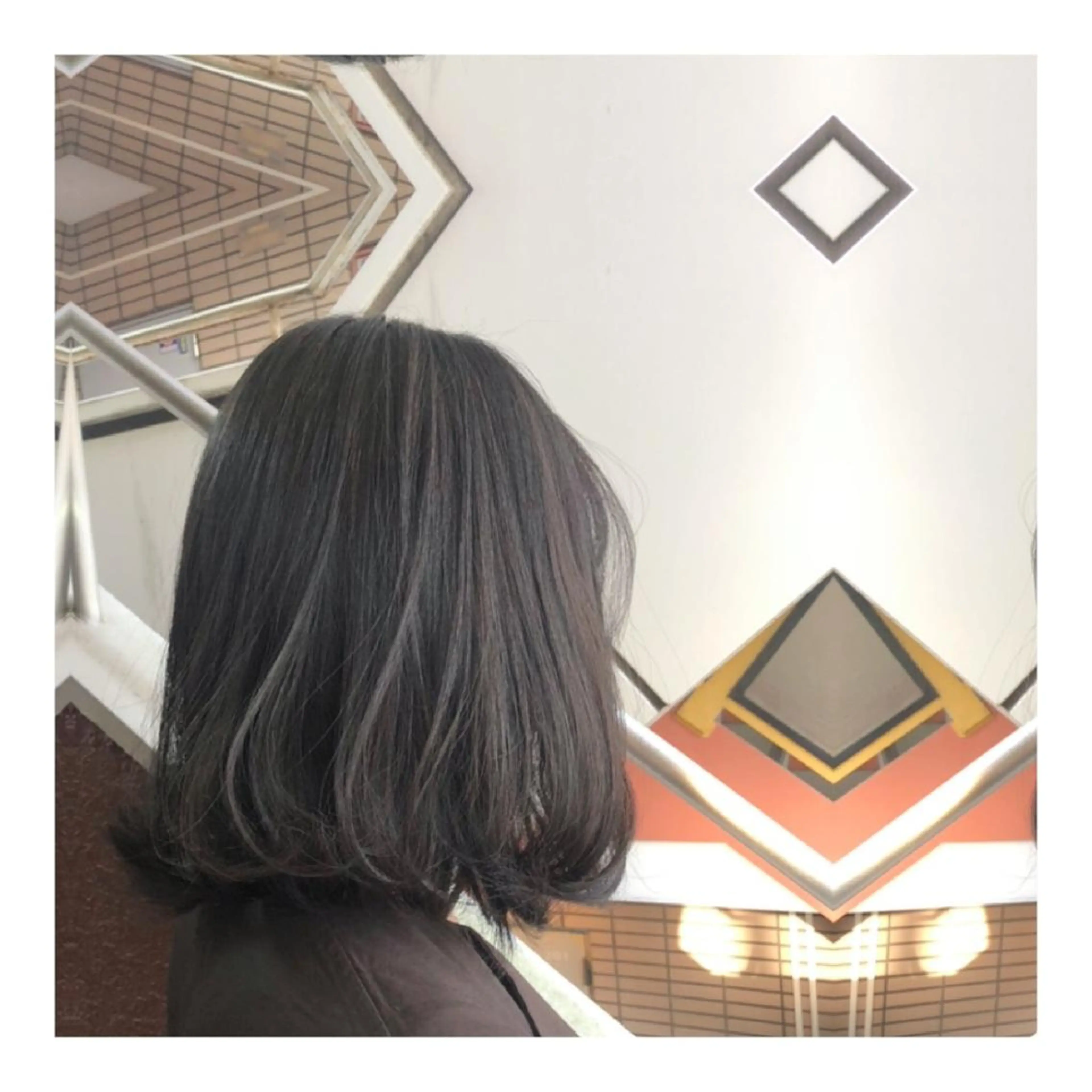 ミディアム カラー ヘアアレンジ アッシュ ブリーチ 透明感カラー ブリーチなしカラー Joshua / 素髪改善のヘアスタイル