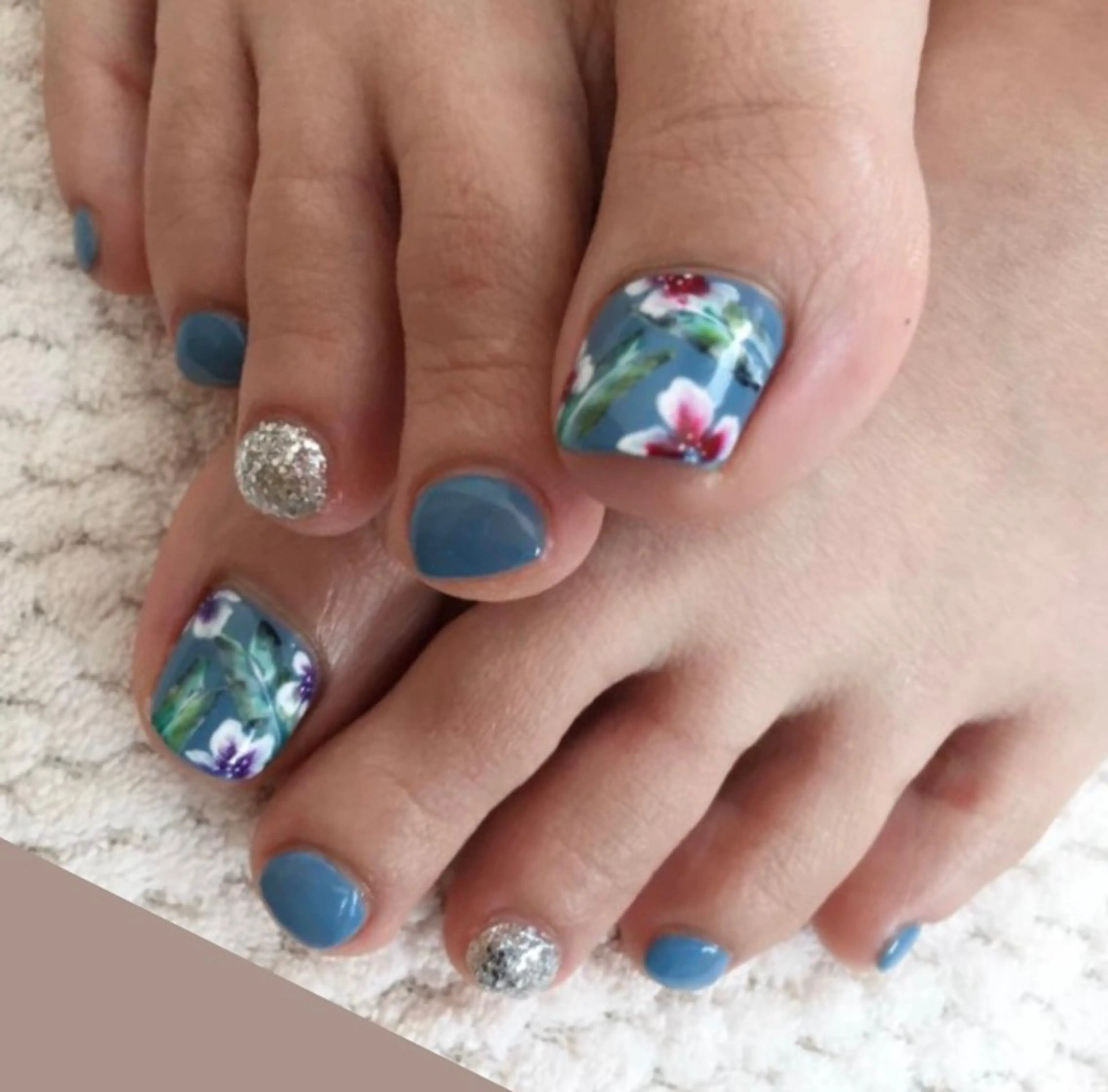 フット🌈親指2本アート🌼オフなしの写真