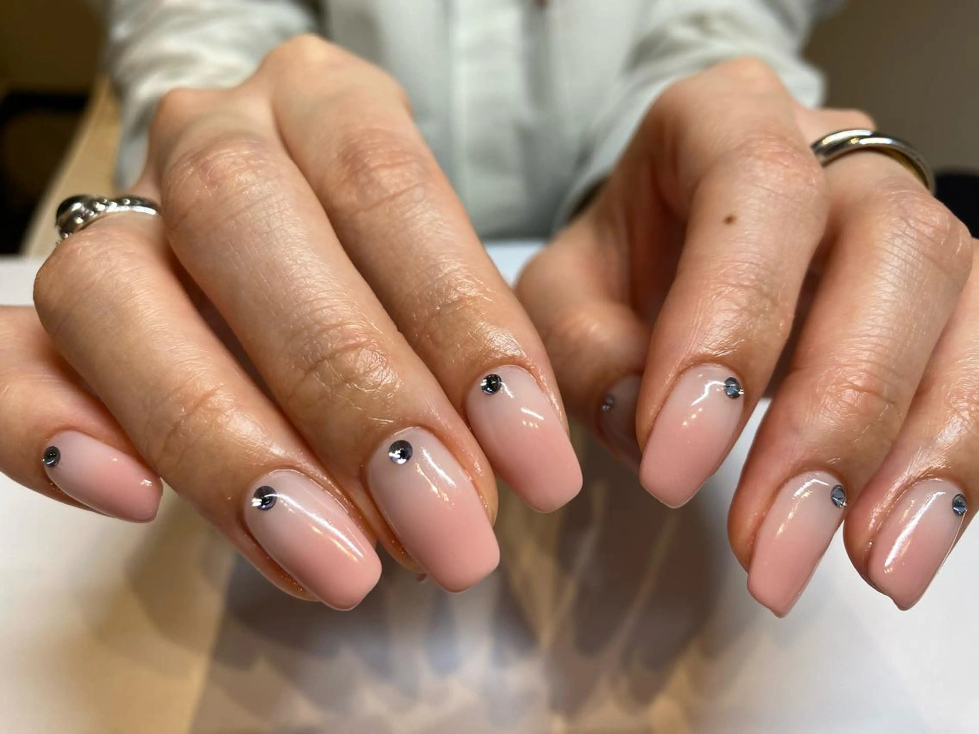 ネイル 水色 春ネイル ストーンネイル ハンドネイル 表参道colore所属・表参道colore店 REICAのネイルデザイン