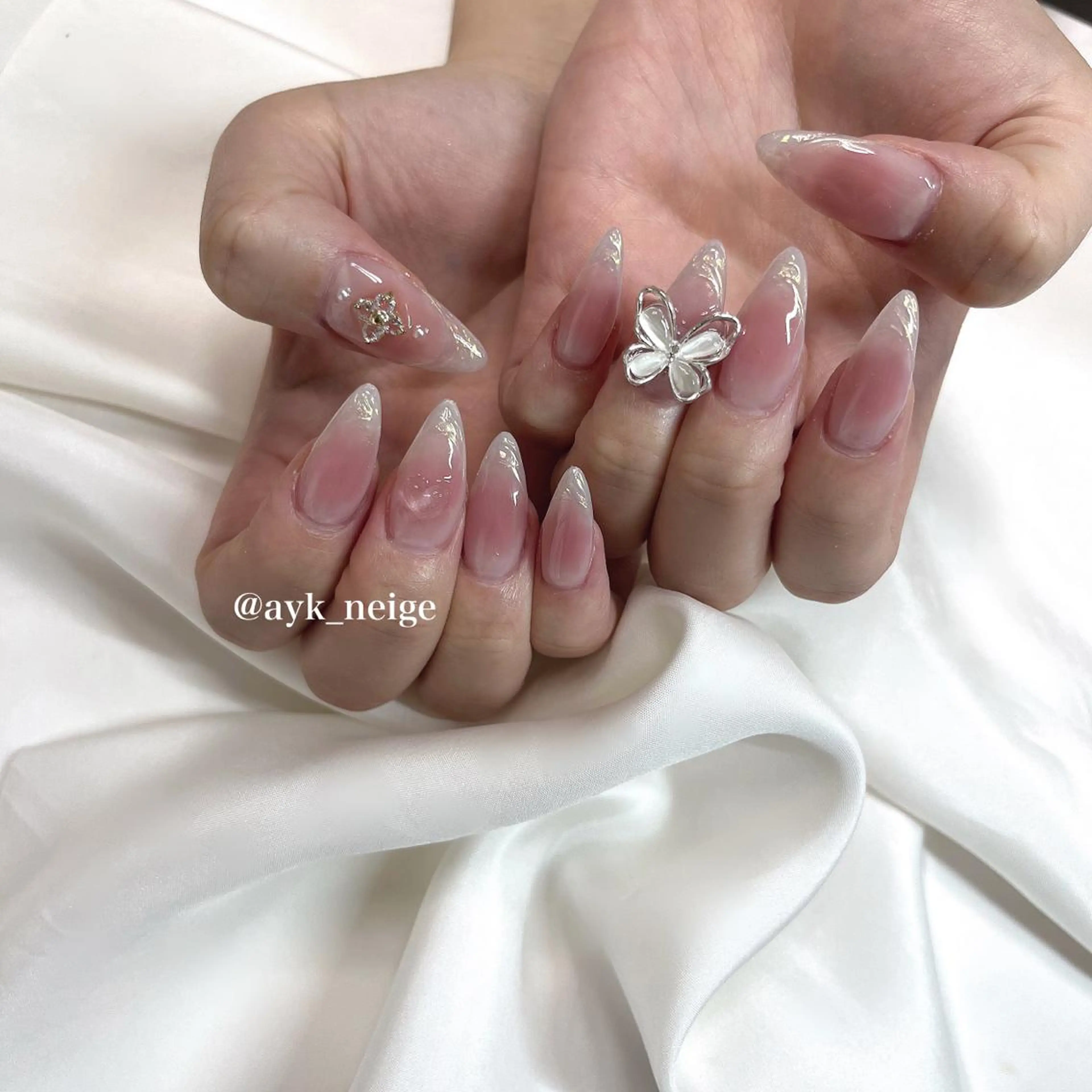 ネイル フットネイル フレンチネイル ガラスフレンチ グラデーション 韓国ネイル n'eige nail所属・大谷 綾香のネイルデザイン