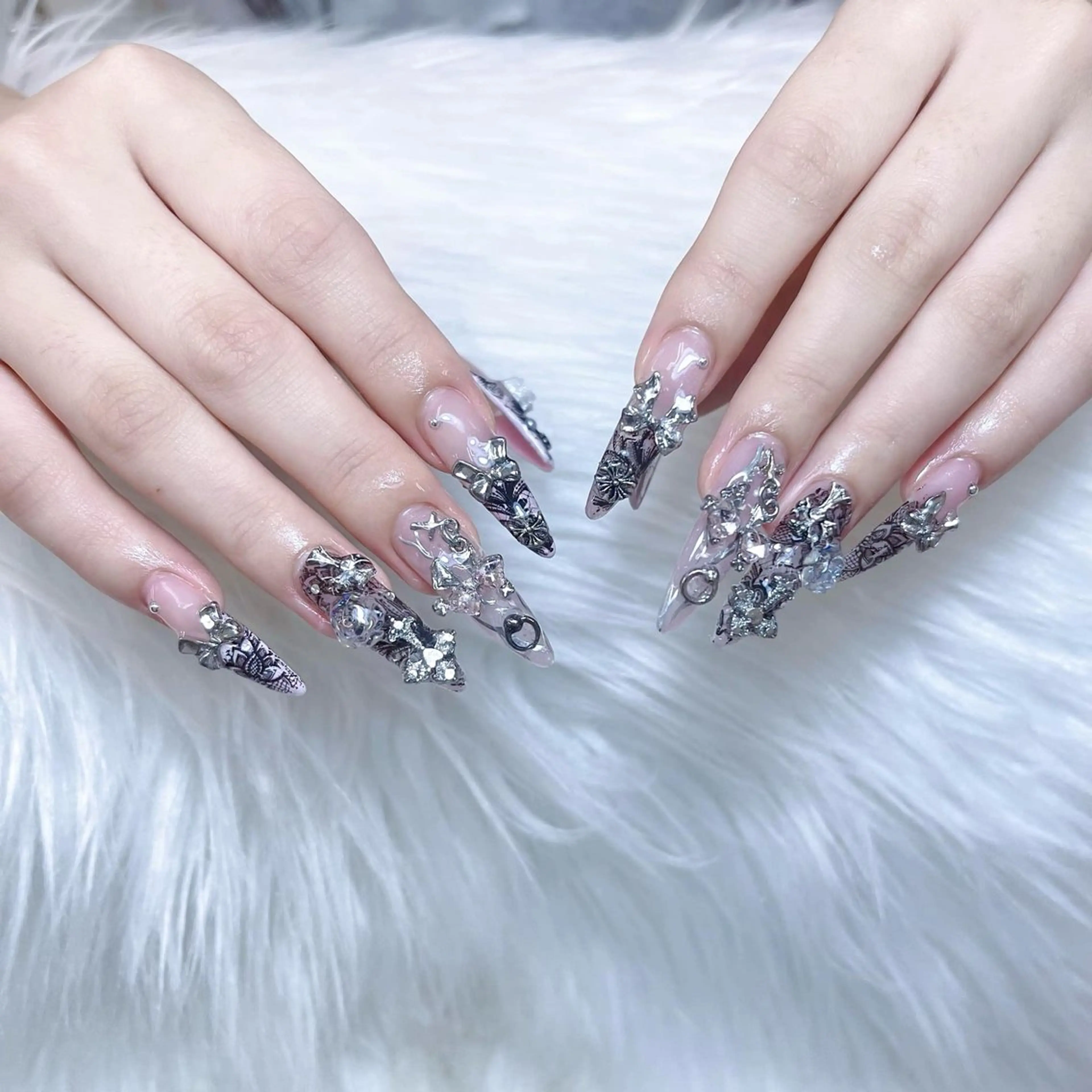 ネイル オーロラネイル フレンチネイル ジェルネイル ハロウィン キラキラネイル ハンドネイル H.baby Nail Salonのネイルデザイン