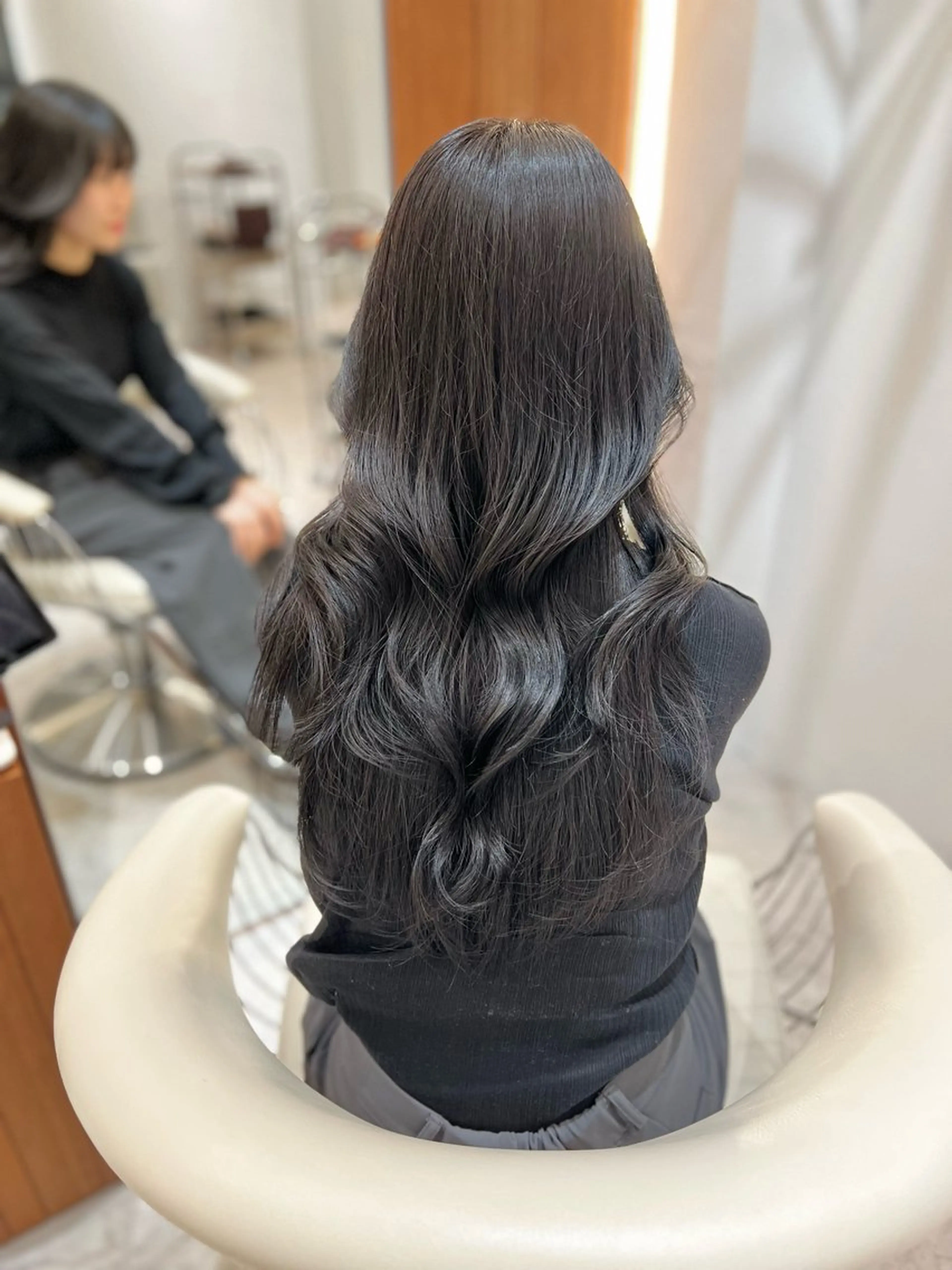 ロング カラー 黒髪 ブルーカラー ブルーブラック ダークグレー ダークグレージュ カット ヘアカラー トリートメント ヘアセット 韓国レイヤー🇰🇷 韓国研修◎渋谷カイトのヘアスタイル