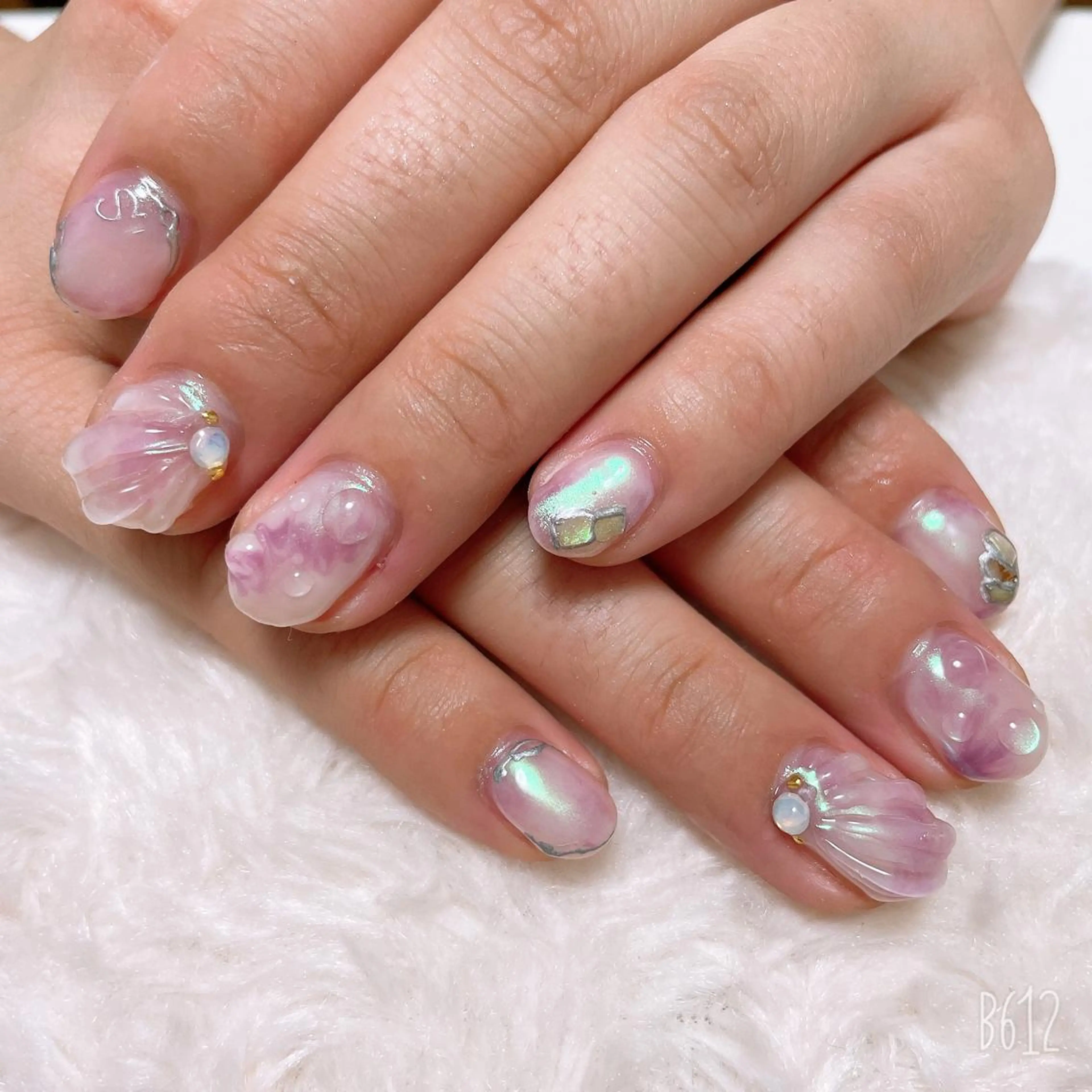 ネイル The Best Beauty受付担当のヘアスタイル