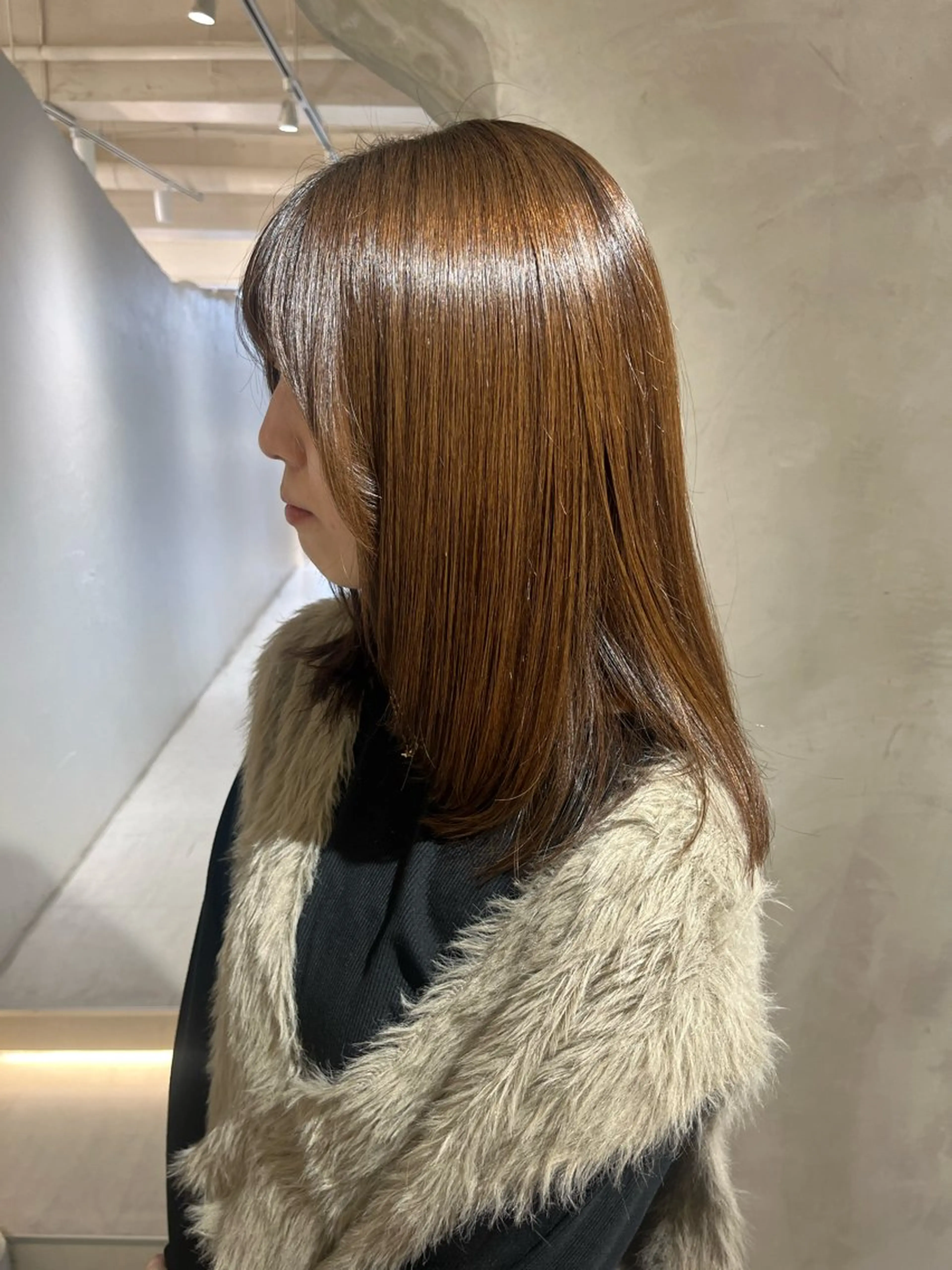 ミディアム カラー 顔周りカット effect横浜所属・切りっぱなしボブ/ 艶カラー/綾莉のヘアスタイル