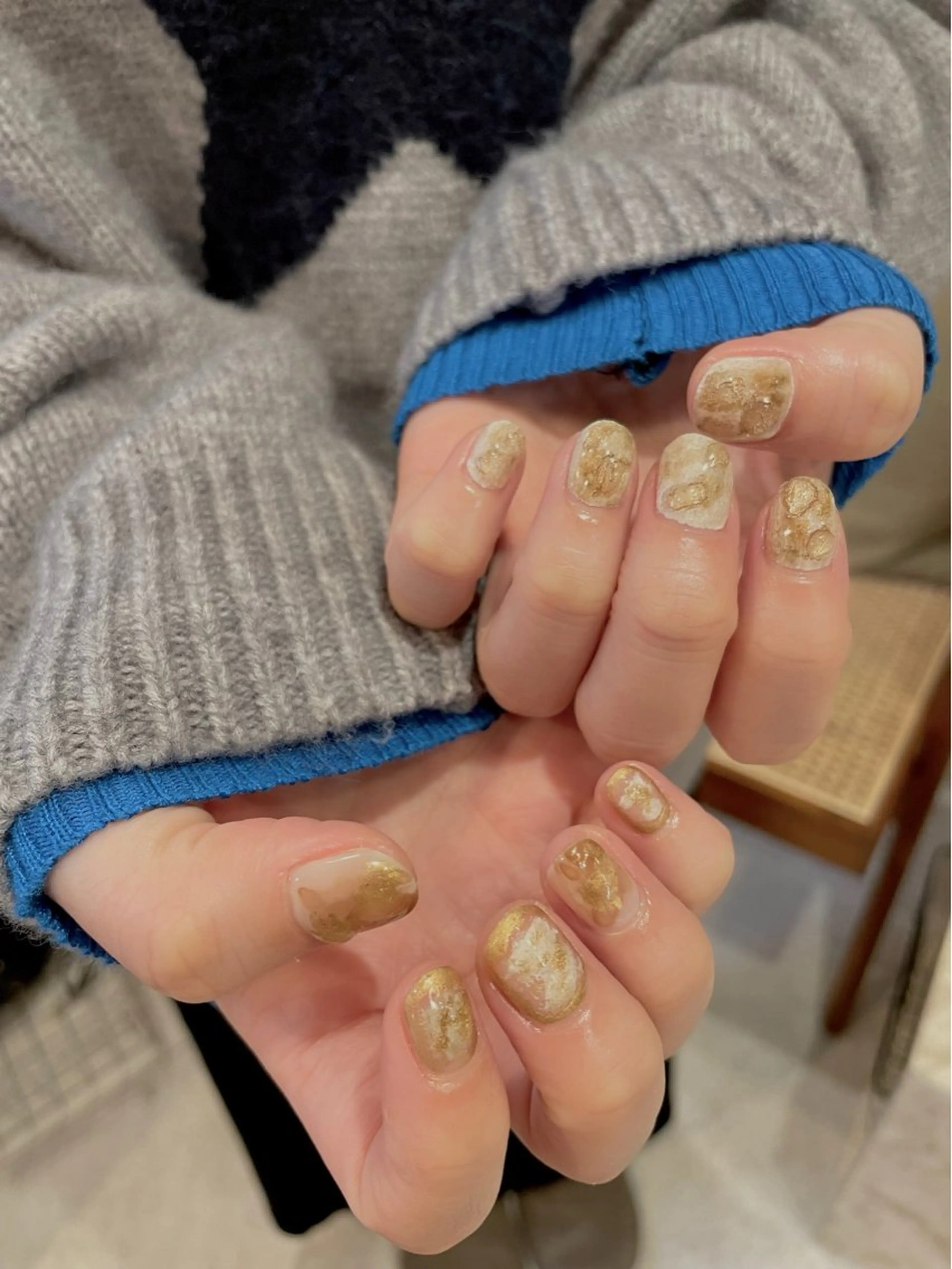 ネイル ジェルネイル ゴールド ニュアンスネイル ホワイト ハンドネイル "achoe" コエ HARUNAのネイルデザイン