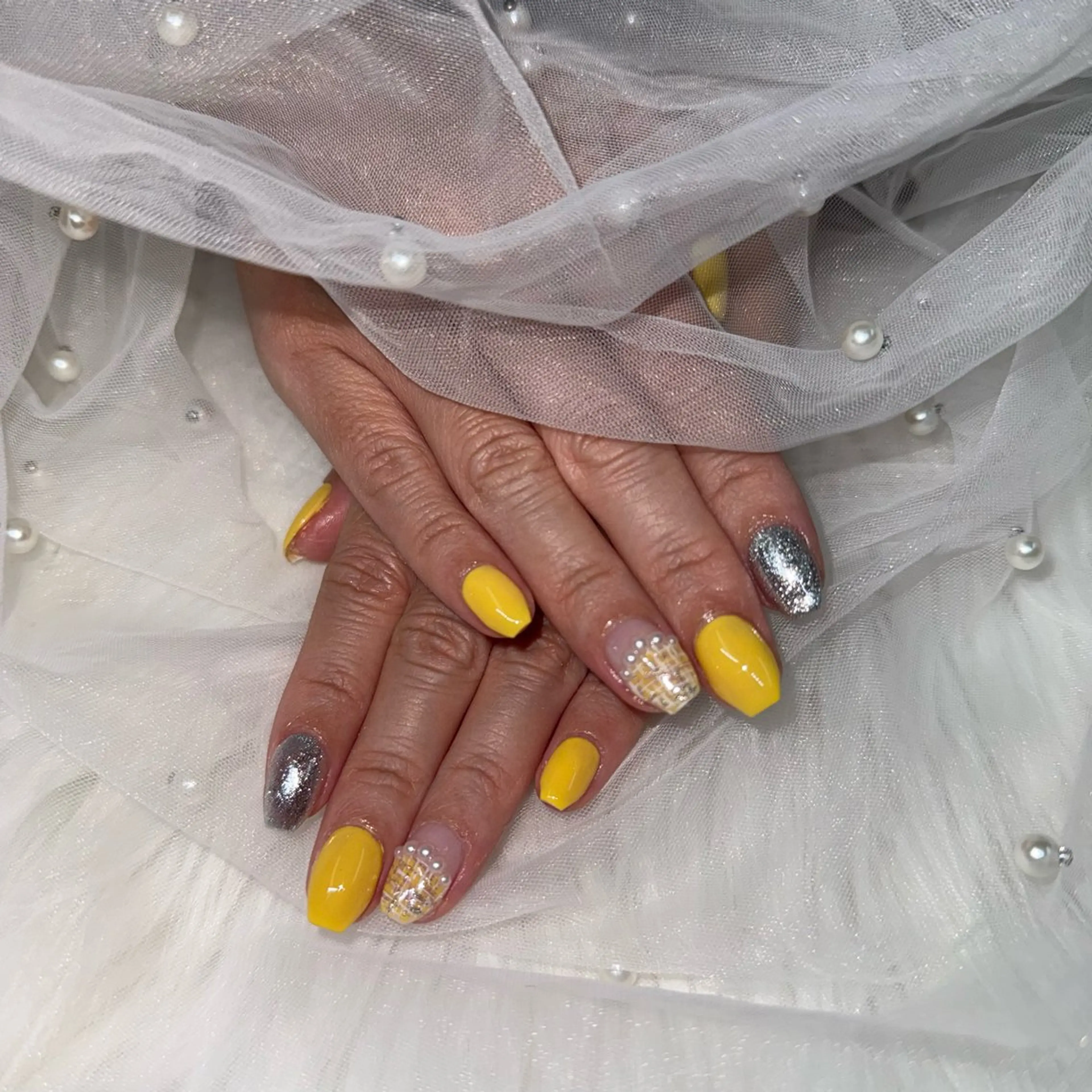 ネイル シンプルネイル ツイードネイル ハンドネイル Emieux Saraのネイルデザイン