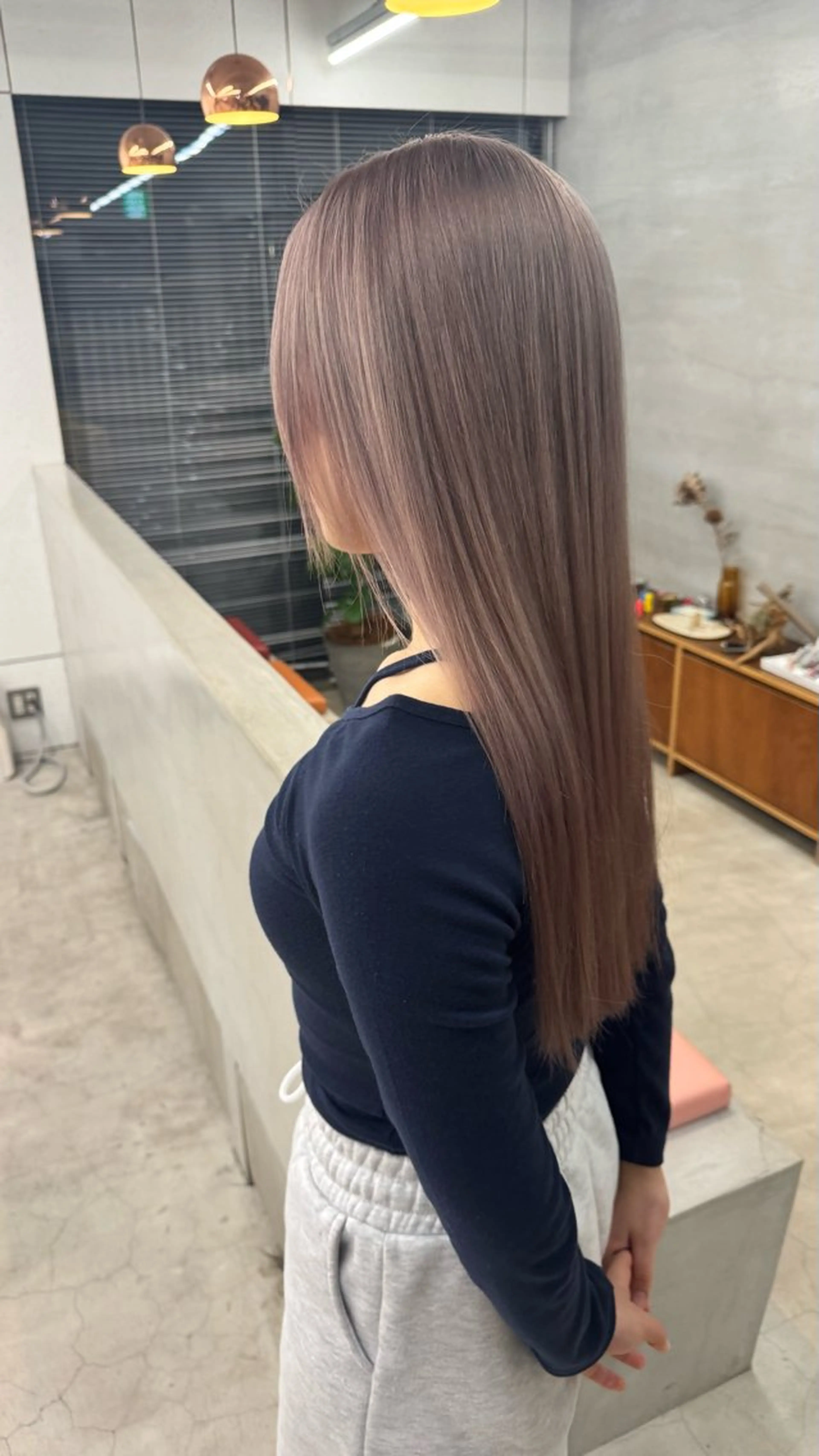 ロング カラー グレージュ ピンクカラー カット ヘアカラー トリートメント nalu.所属・前山 七海のヘアスタイル