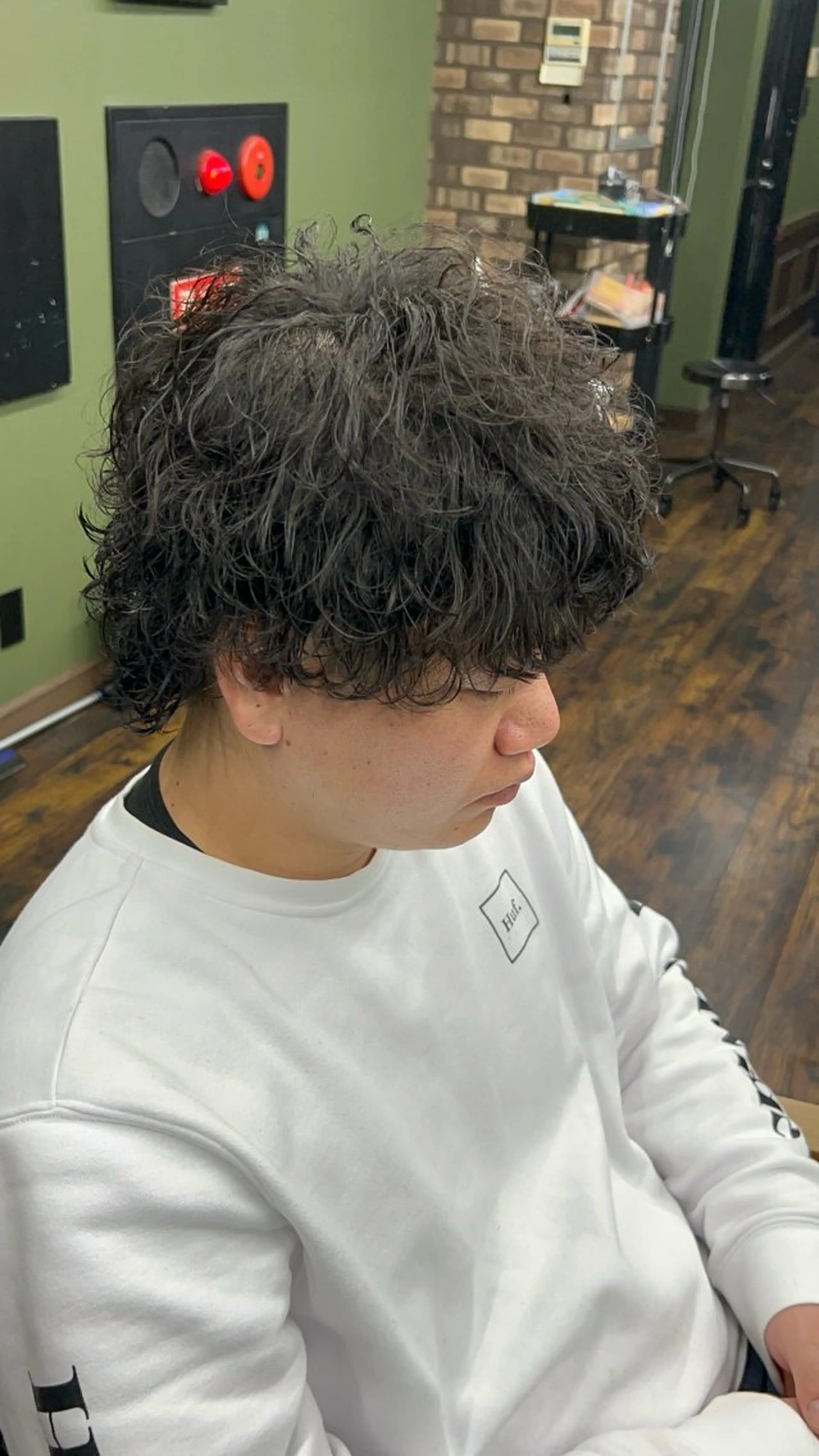 ミディアム パーマ メンズ カット 三谷 仁のヘアスタイル