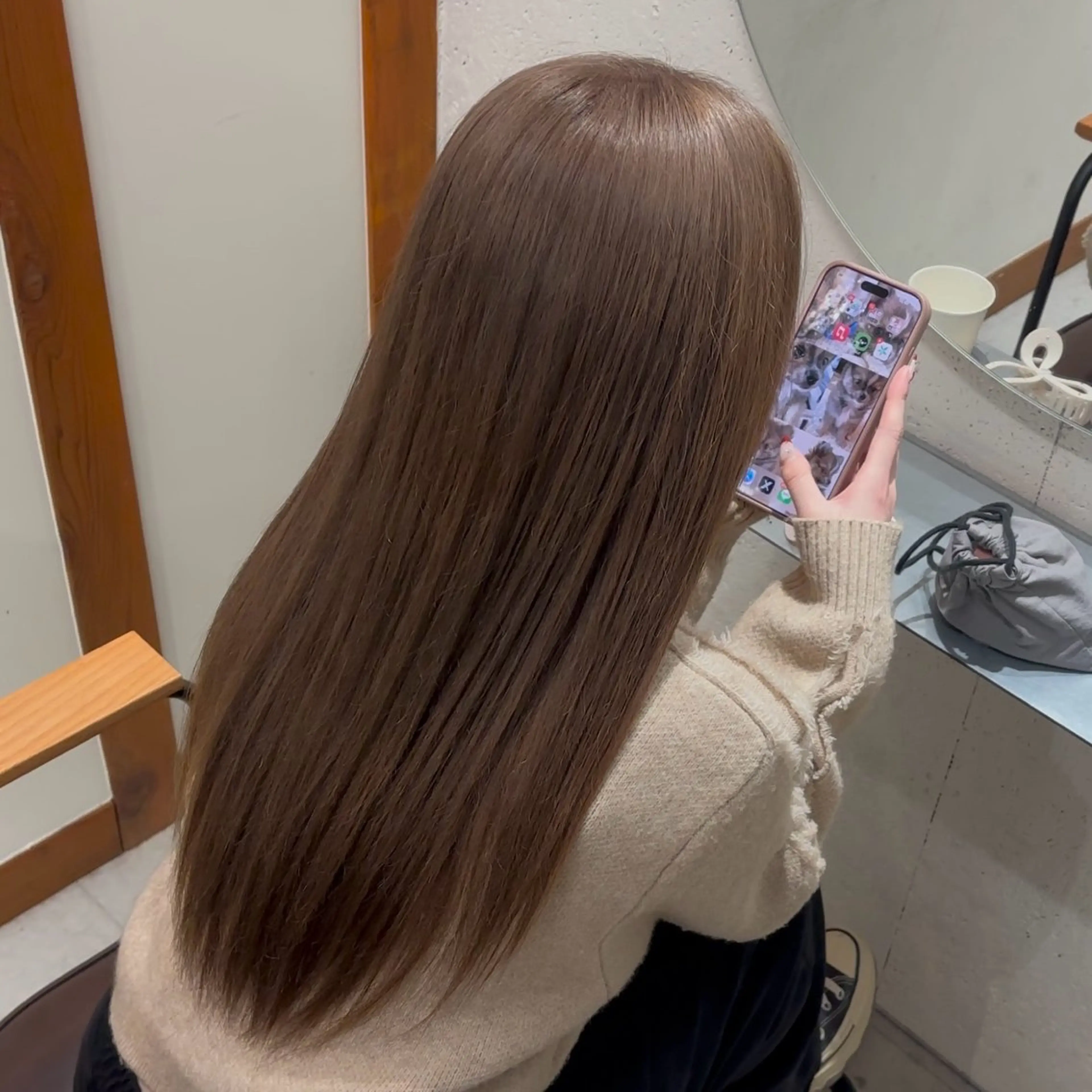ロング カラー ベージュカラー ミルクティーベージュ ヘアカラー トリートメント ヘッドスパ ヘアセット オカベ ショウマのヘアスタイル