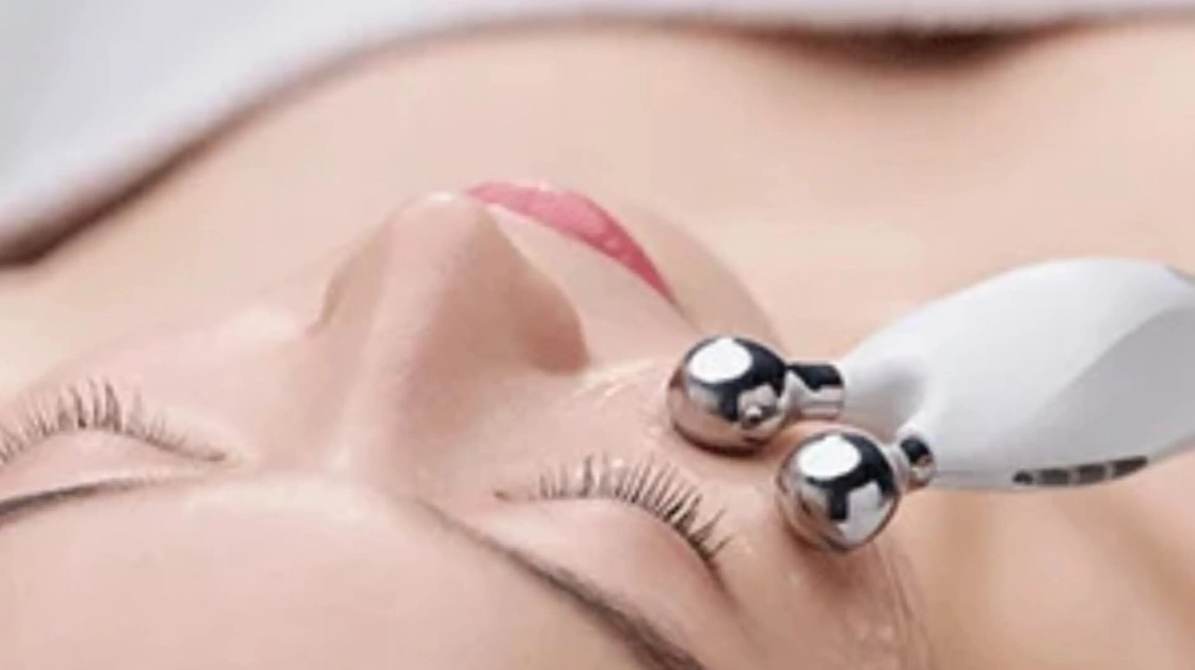 \キュッと実感✨引き締め×ハリ肌ケア/【EMS付】フェイシャルクリアの写真