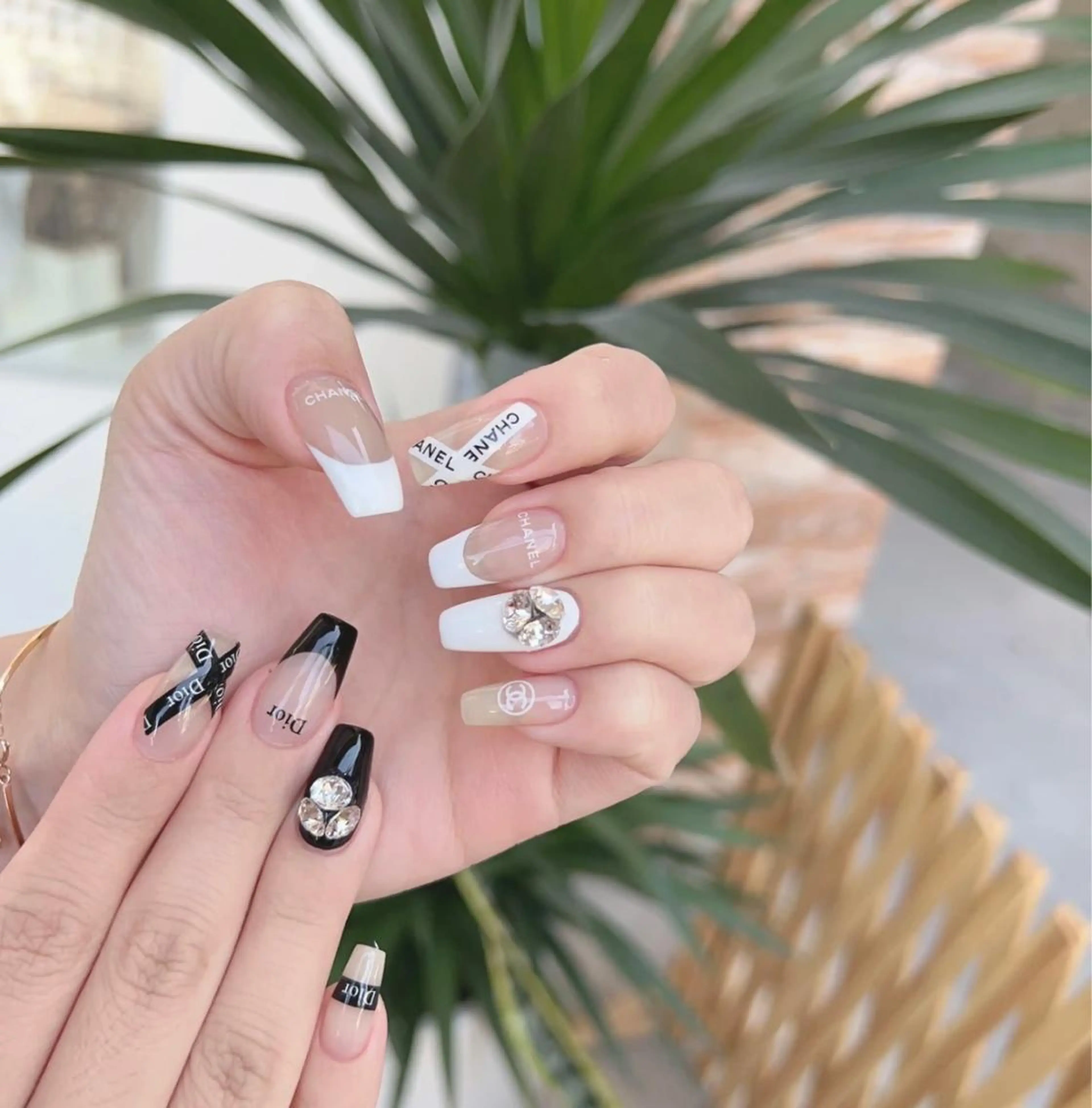 ネイル ハンドネイル M🌷nail 長さだし専門店のネイルデザイン