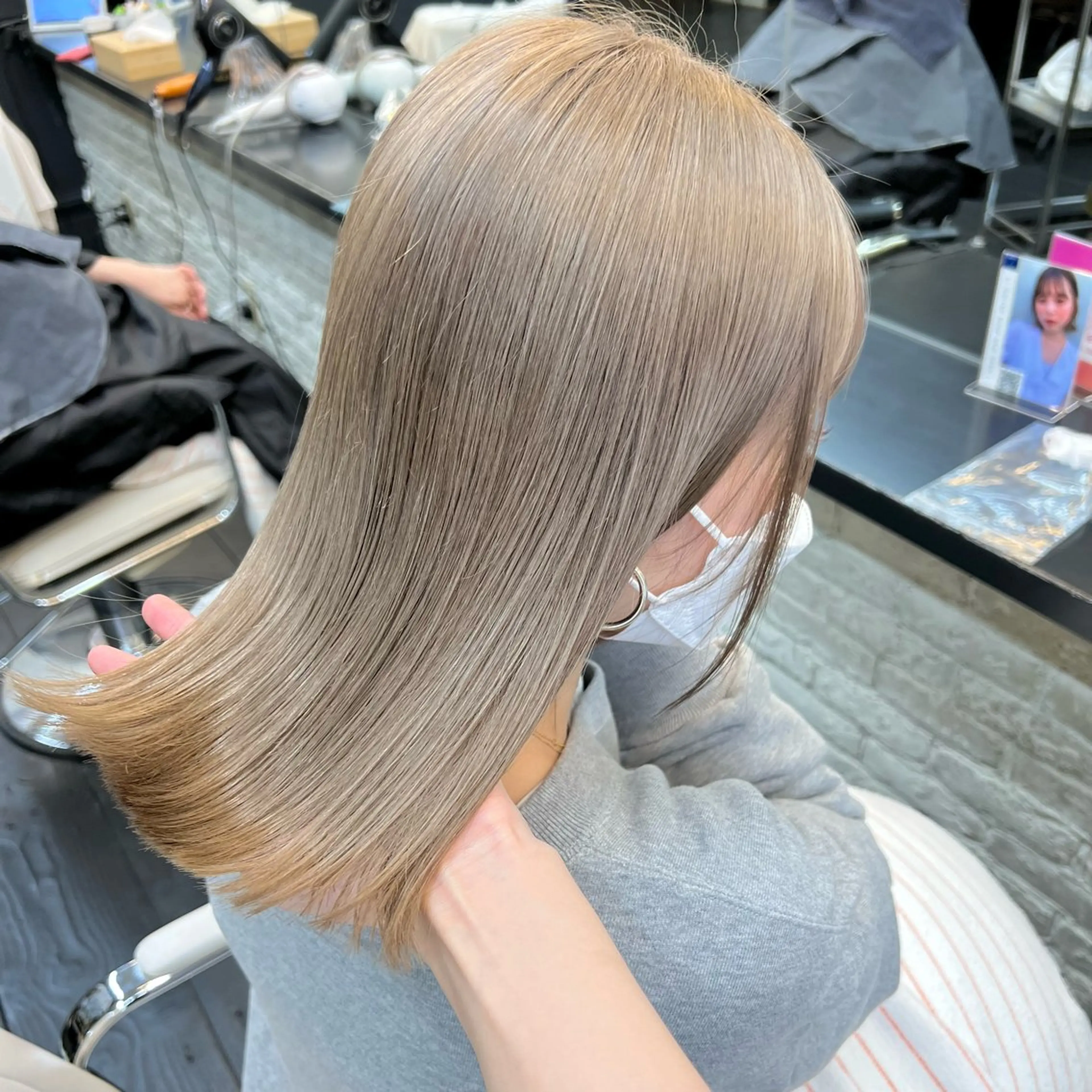 ミディアム カラー ベージュカラー グレージュ ミルクティーベージュ ミルクティーグレージュ 大久保 佳那のヘアスタイル