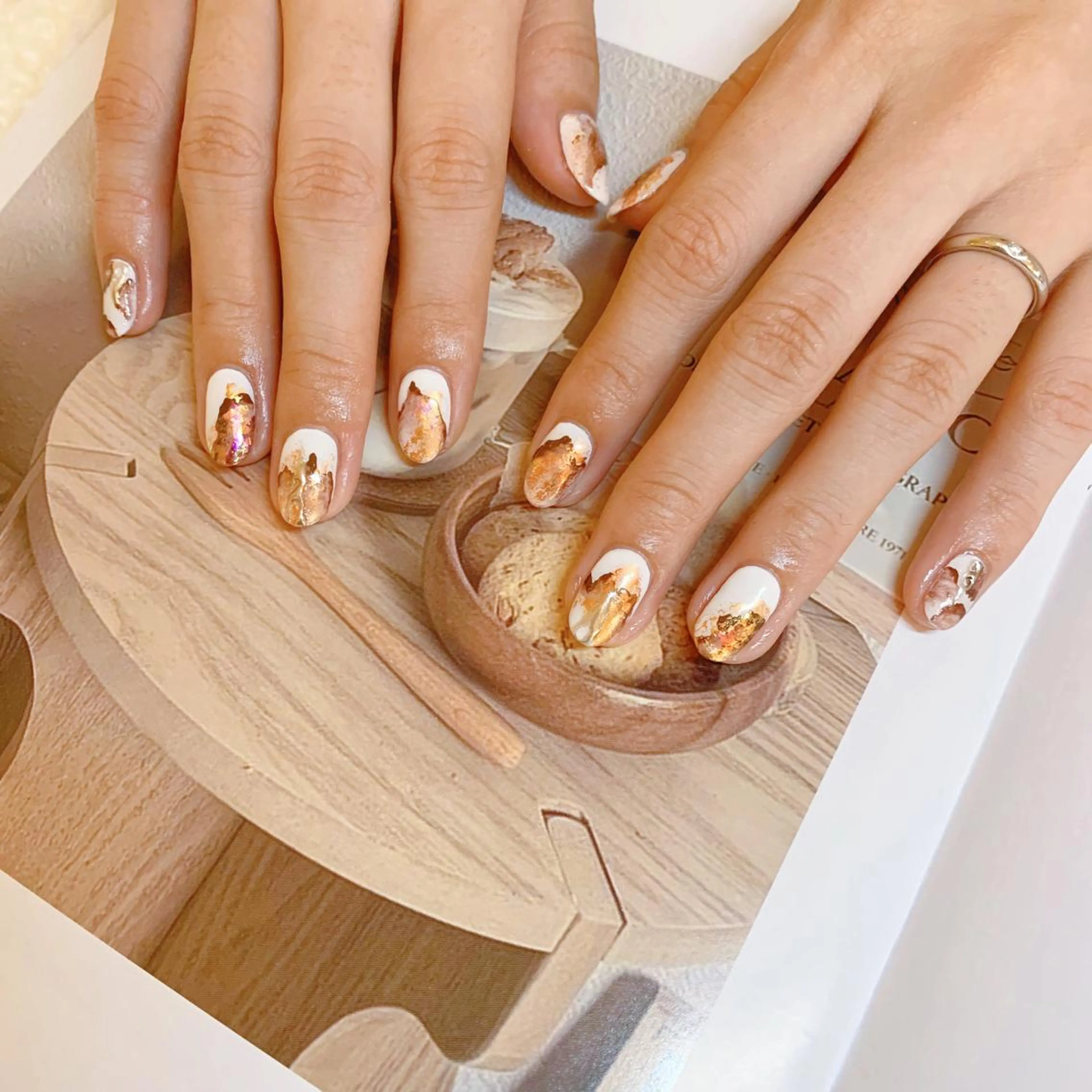 ネイル オーロラネイル フットネイル フレンチネイル ジェルネイル 韓国ネイル ハンドネイル ハンドケア 【ENサロン】 Rei🎀Nailのネイルデザイン