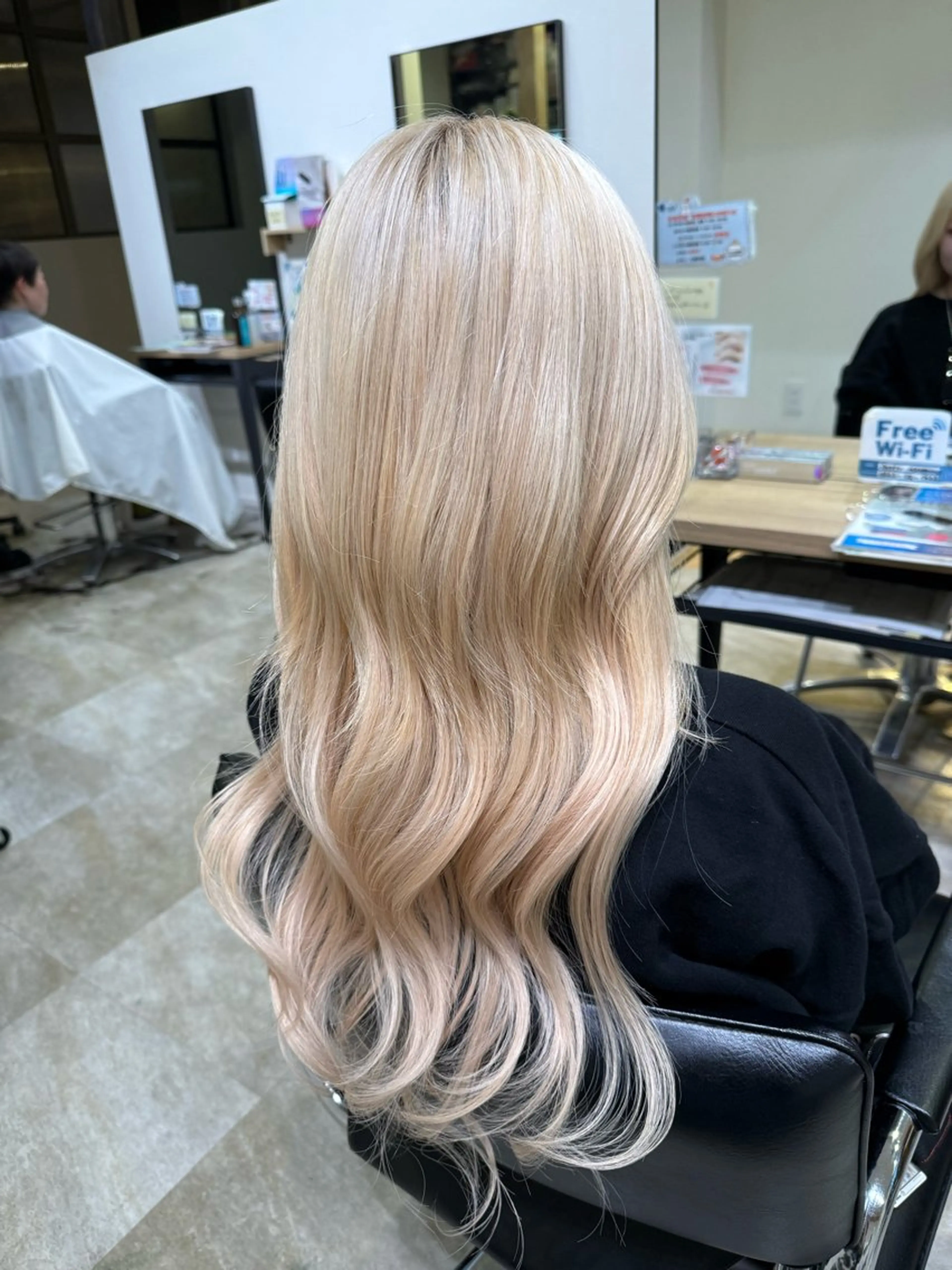 ロング カラー エクステ 望月 美玲のヘアスタイル