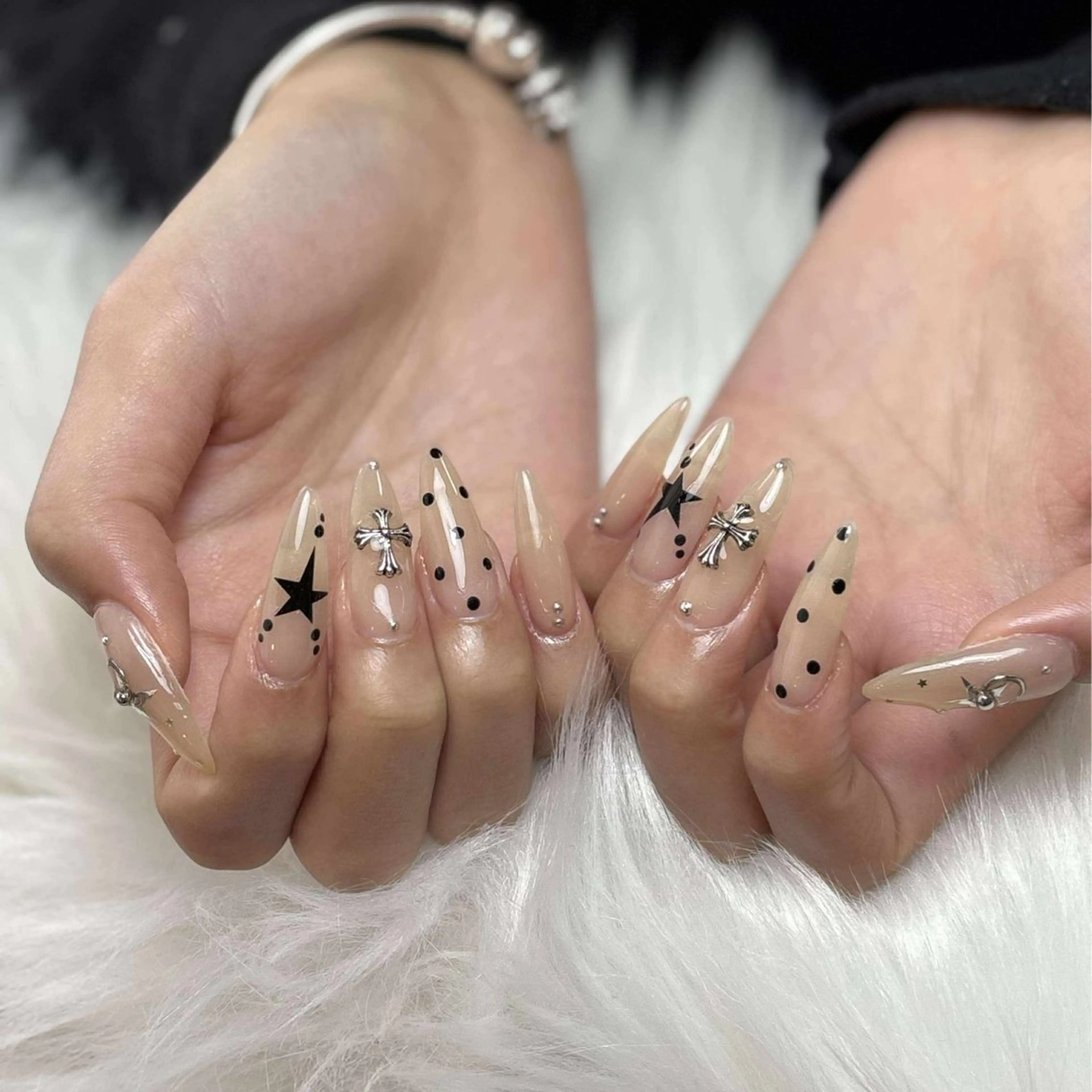 ネイル フレンチネイル ジェルネイル ガーリー 韓国ネイル ロングネイル ハンドネイル NieNail Nezukoのネイルデザイン