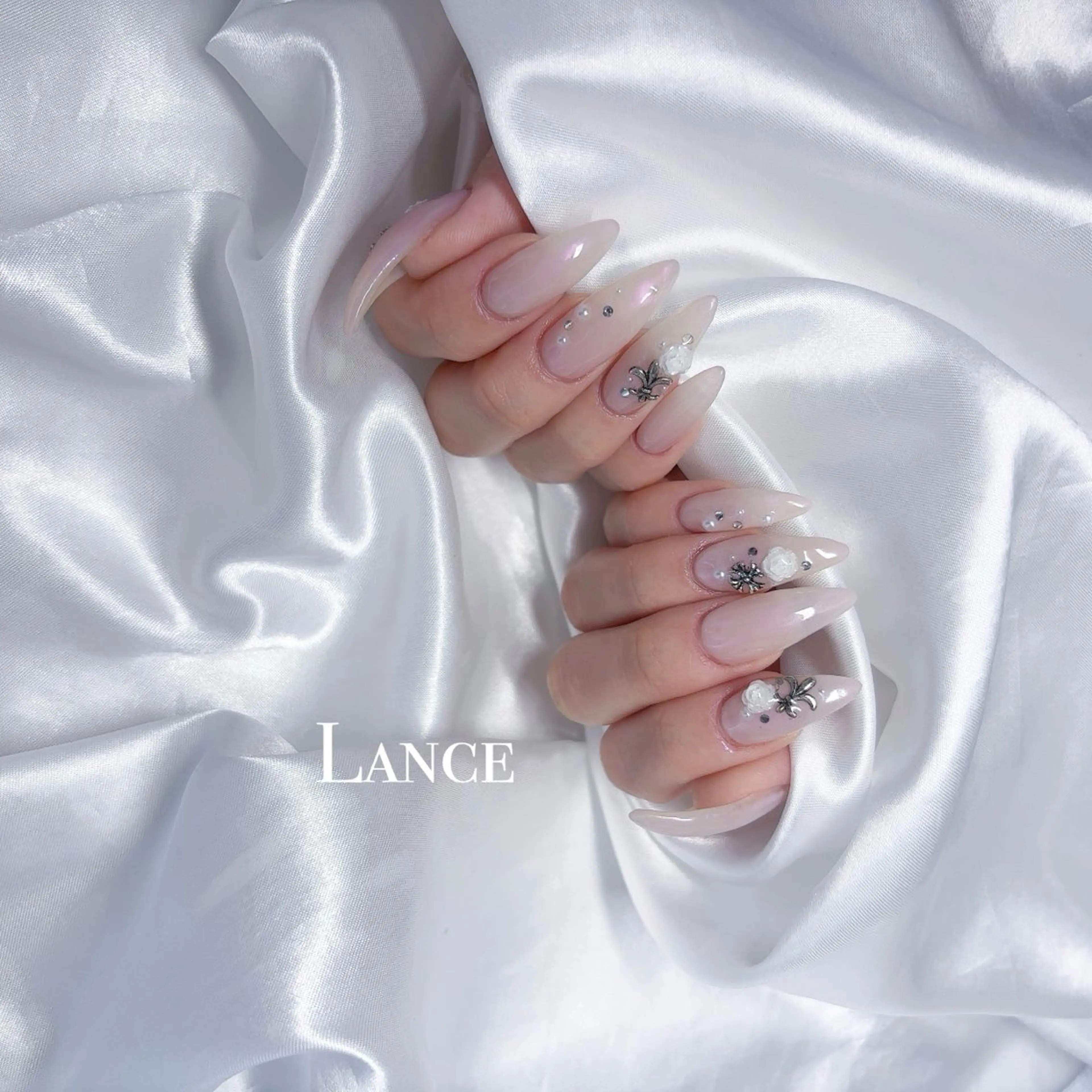 ネイル キラキラネイル 韓国ネイル 春ネイル ワンホンネイル 冬ネイル ハンドネイル Lance nailのネイルデザイン