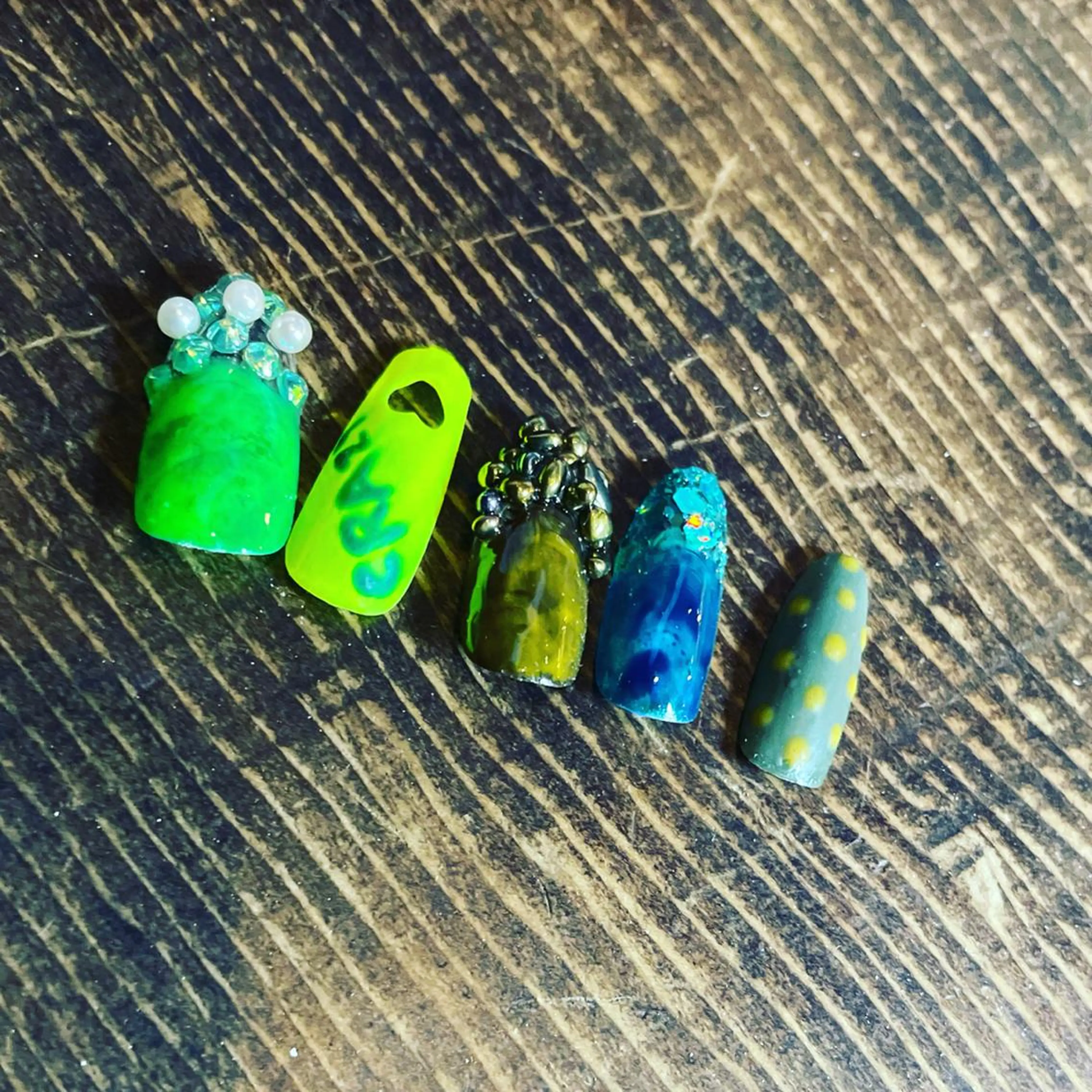 ネイル ハンドネイル CRAZY NAILのネイルデザイン