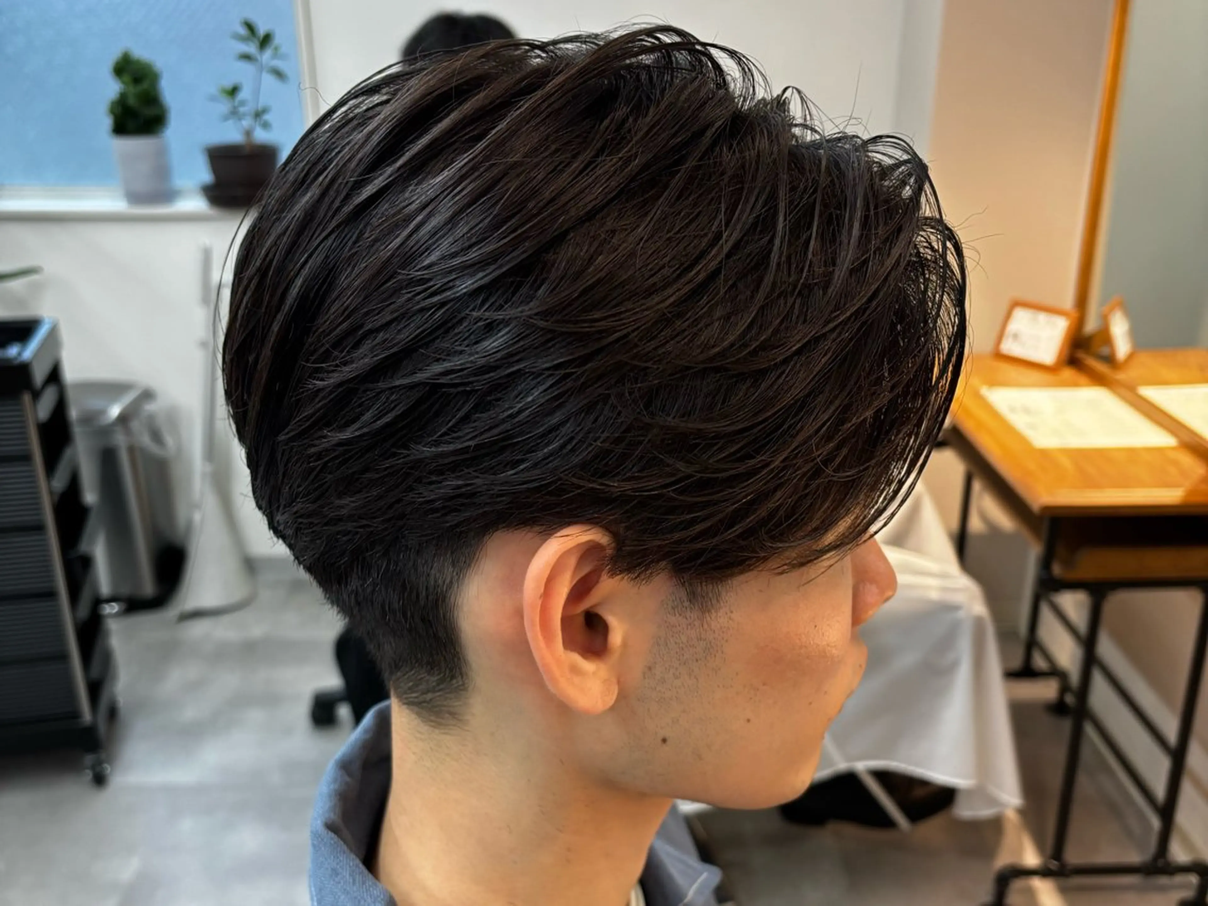 ショート メンズ センターパート ショートヘア カット 男に磨きをかけるフェ ードヘア👊🏼/森のヘアスタイル