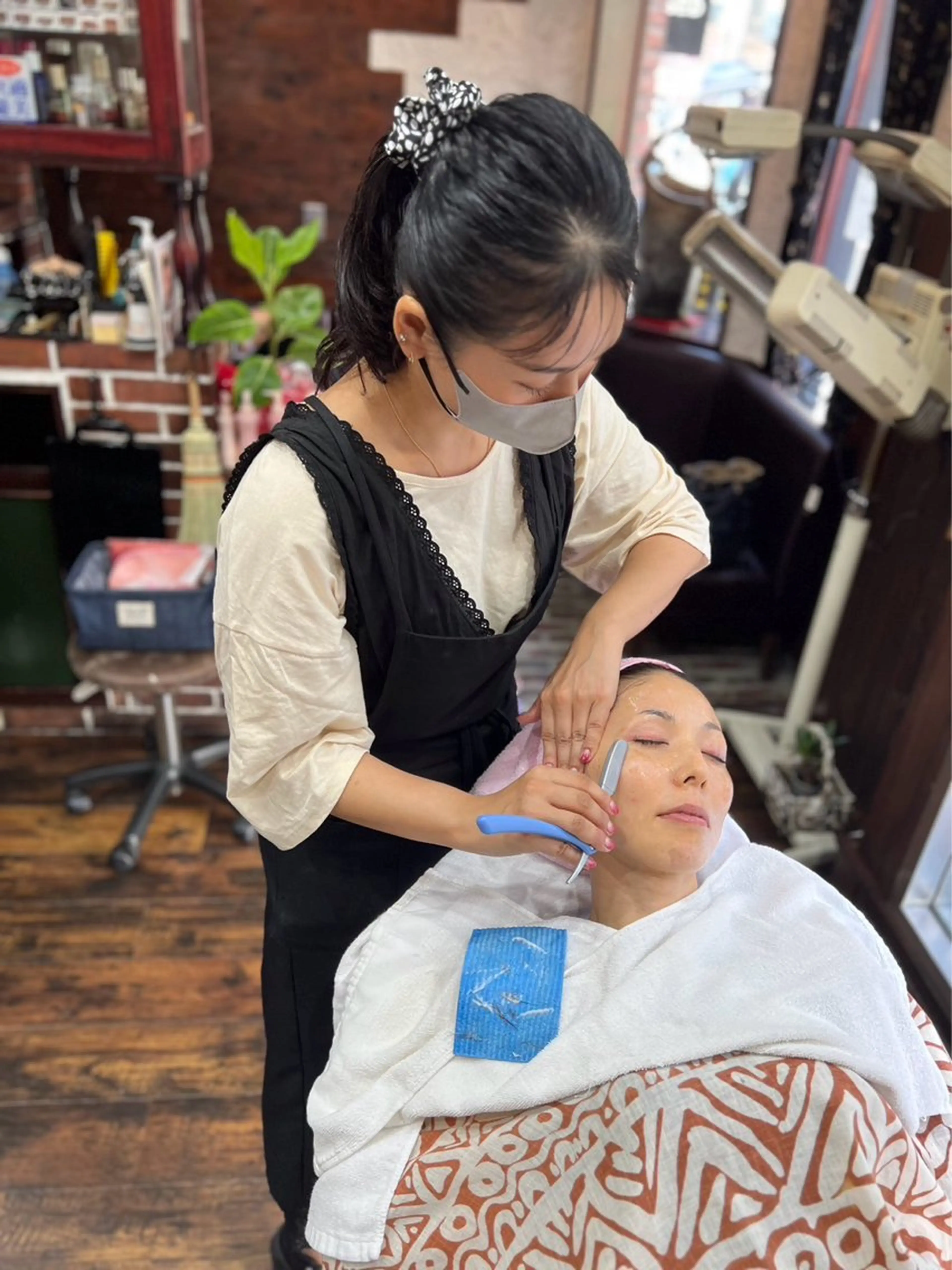 《人気NO.1！男女共通》🪒理容室のシェービングエステ50分コース💆🏻‍♀️眉毛スタイリング＋パック＋マッサージ付の写真