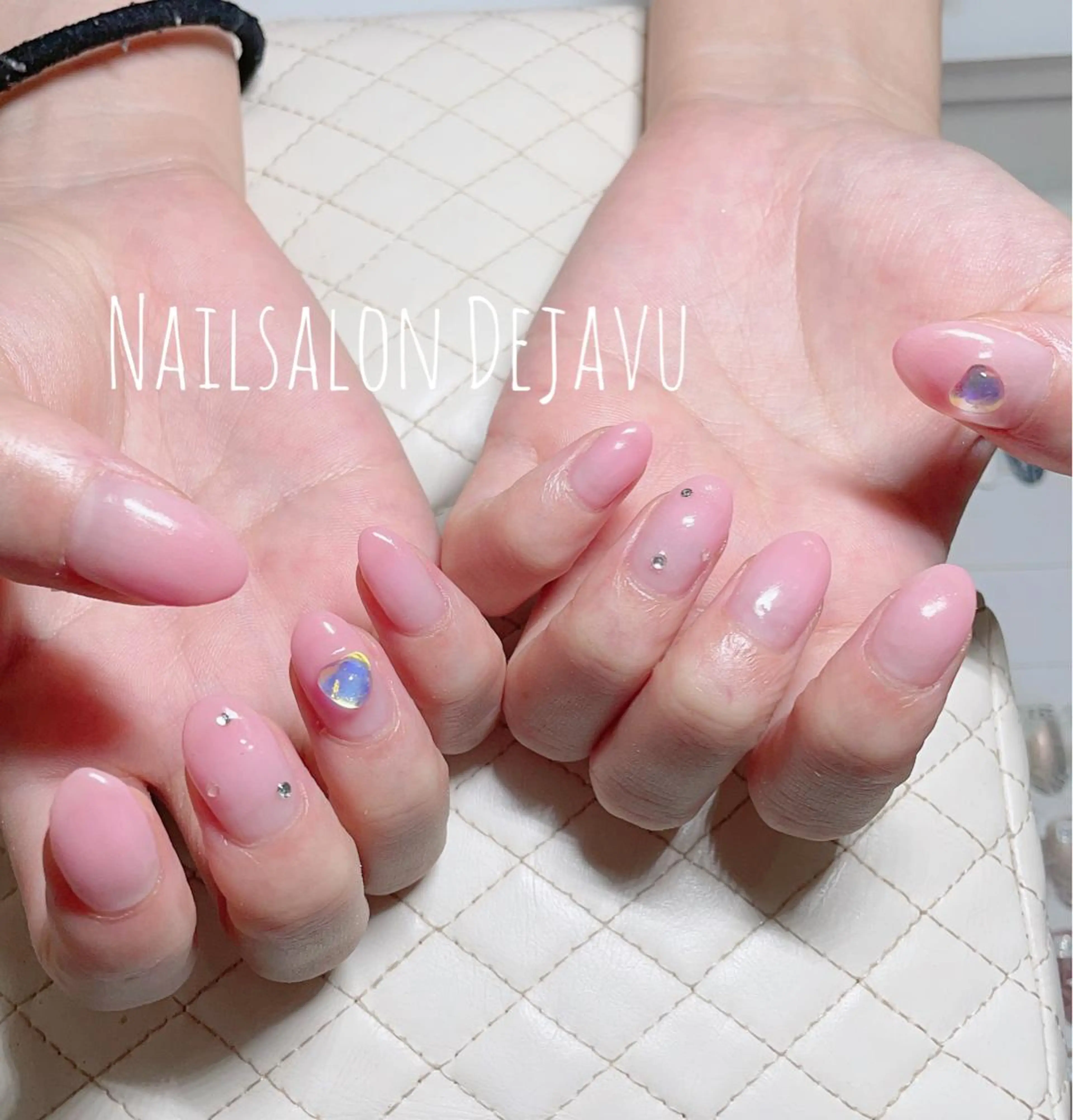 ネイル アートネイル グラデーション ストーンネイル ハンドネイル Dejavu所属・Nail salon Dejavu 🌿のネイルデザイン