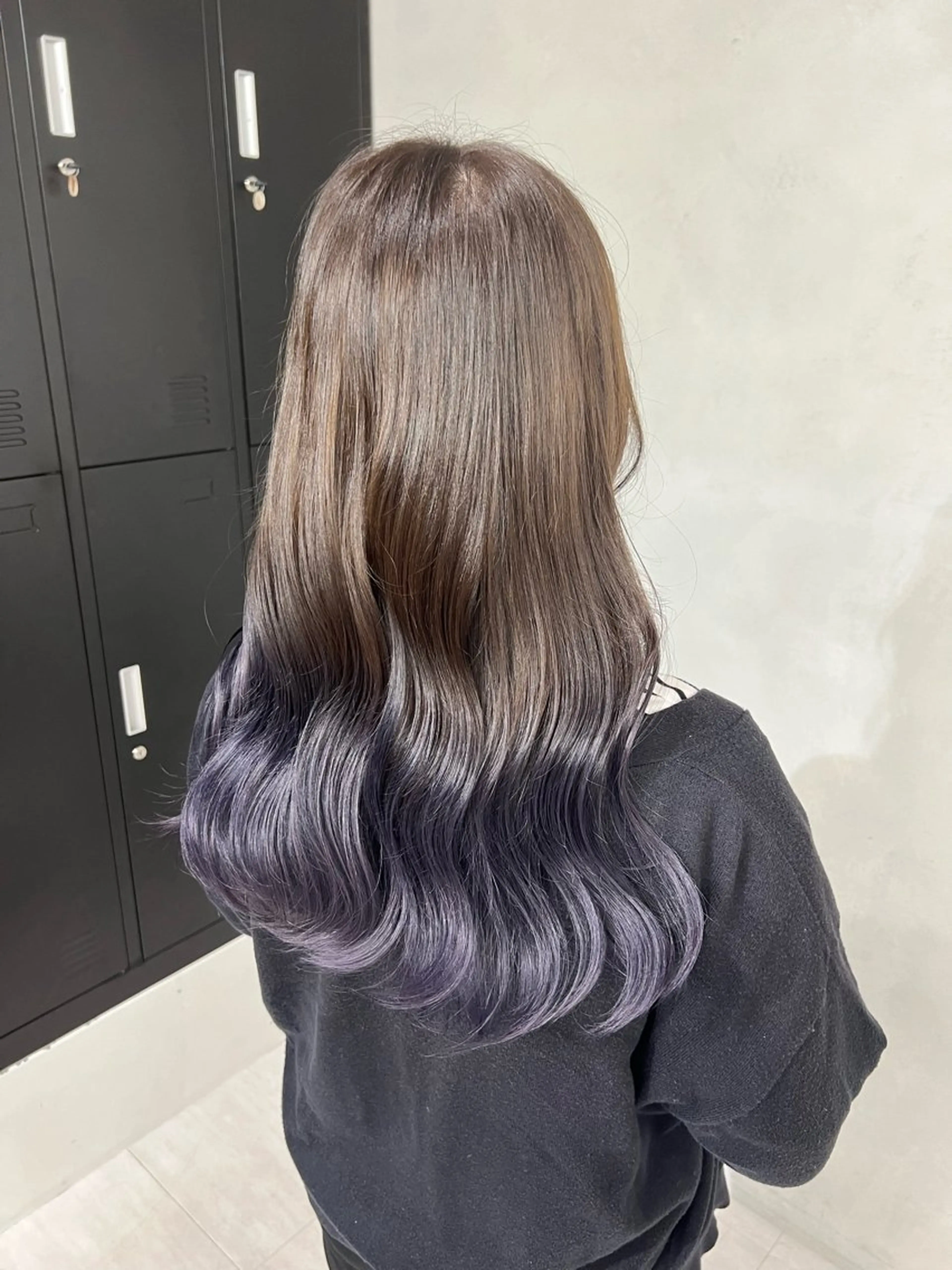 ロング カラー ブリーチ グラデーションカラー グレージュ 小森聖奈 韓国風レイヤーカットのヘアスタイル