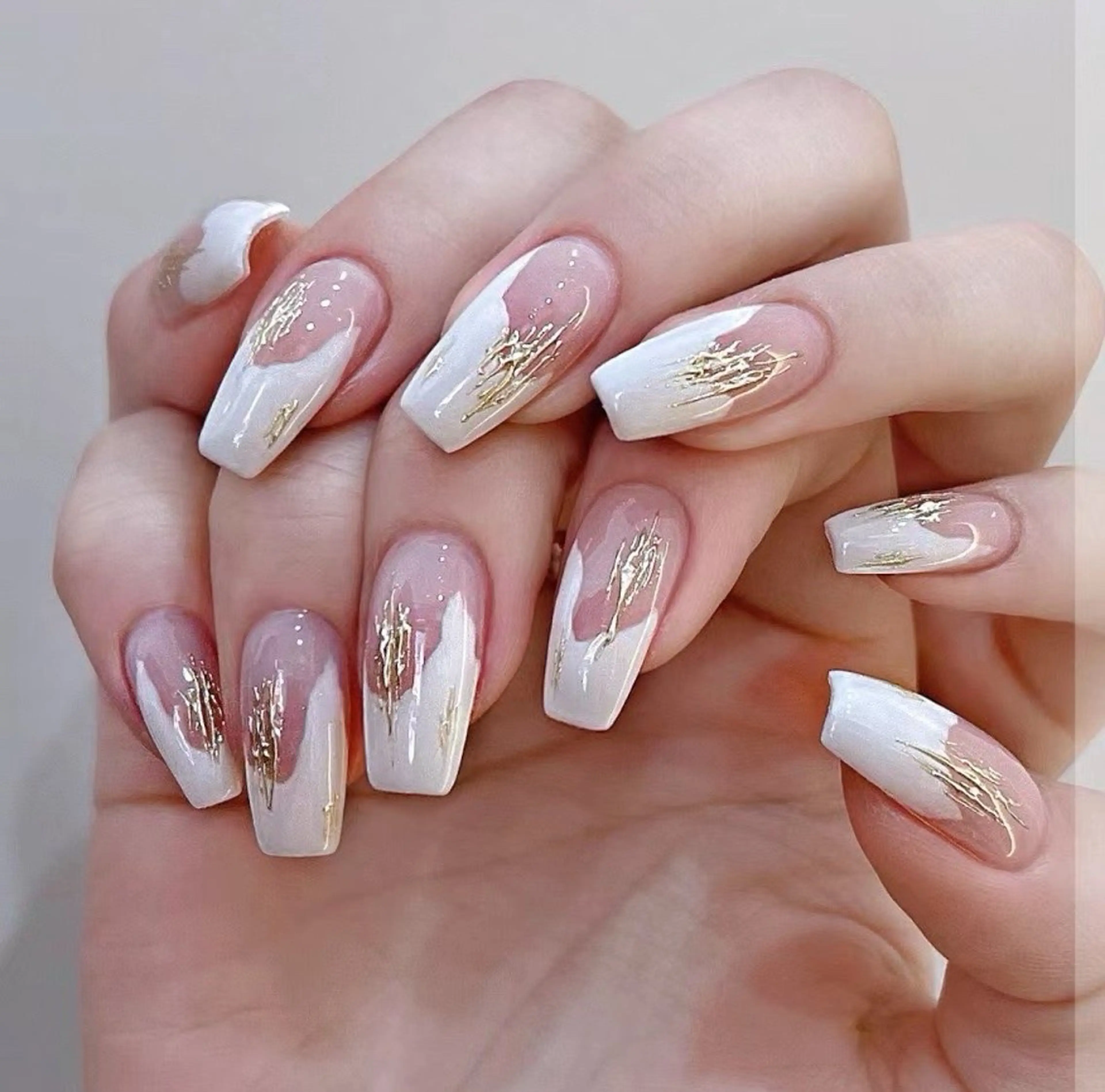 ネイル pink ladyサロン所属・べ にのネイルデザイン