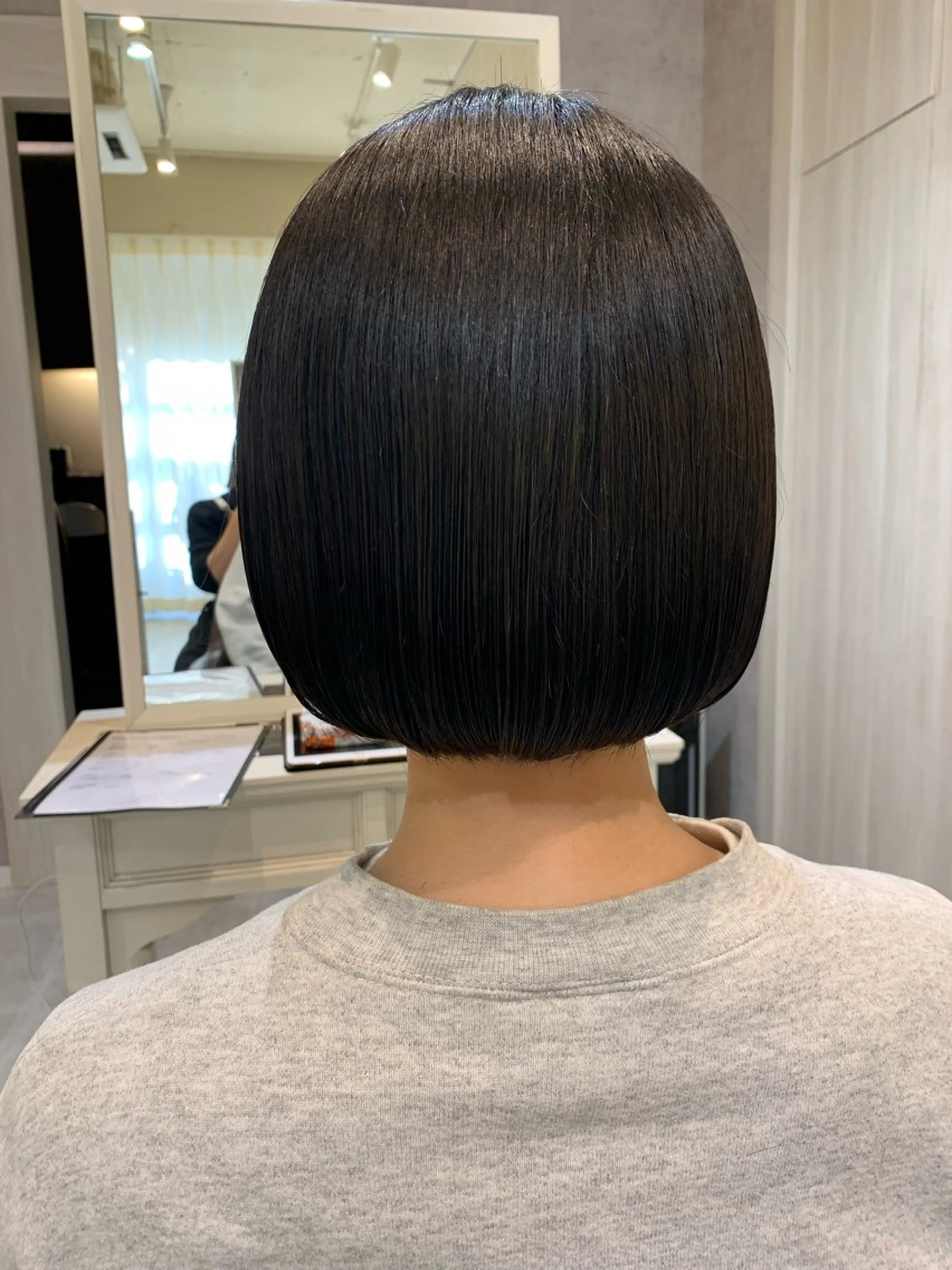 ショート カラー 切りっぱなしボブ ボブ カット ヘアカラー トリートメント SALOWIN名古屋栄店所属・Yuuki🌷名古屋 栄 カラー/ボブのヘアスタイル