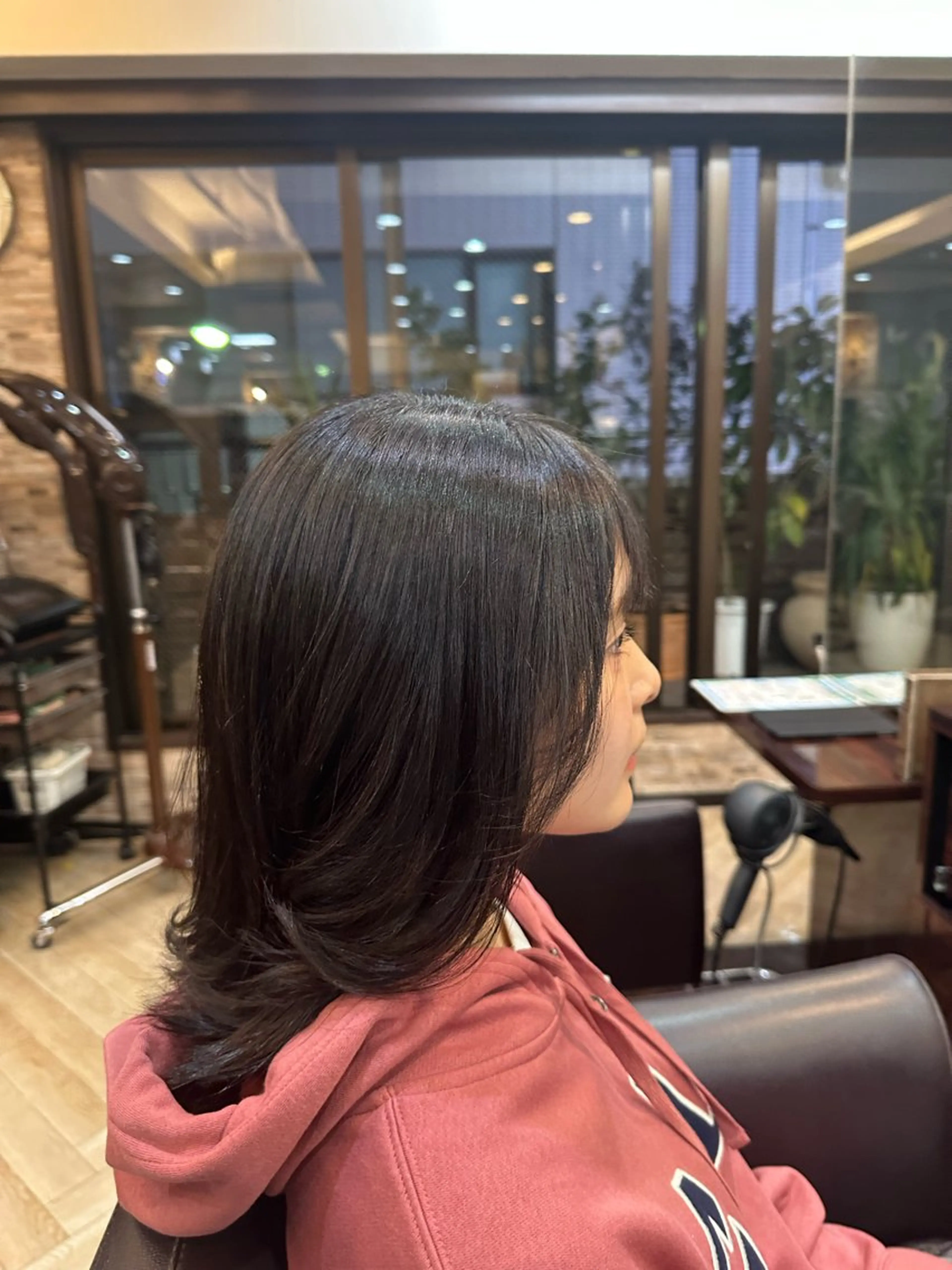 セミロング くびれヘア レイヤーカット 外ハネヘア 縮毛矯正&髪質改善/ きょうの🐺のヘアスタイル