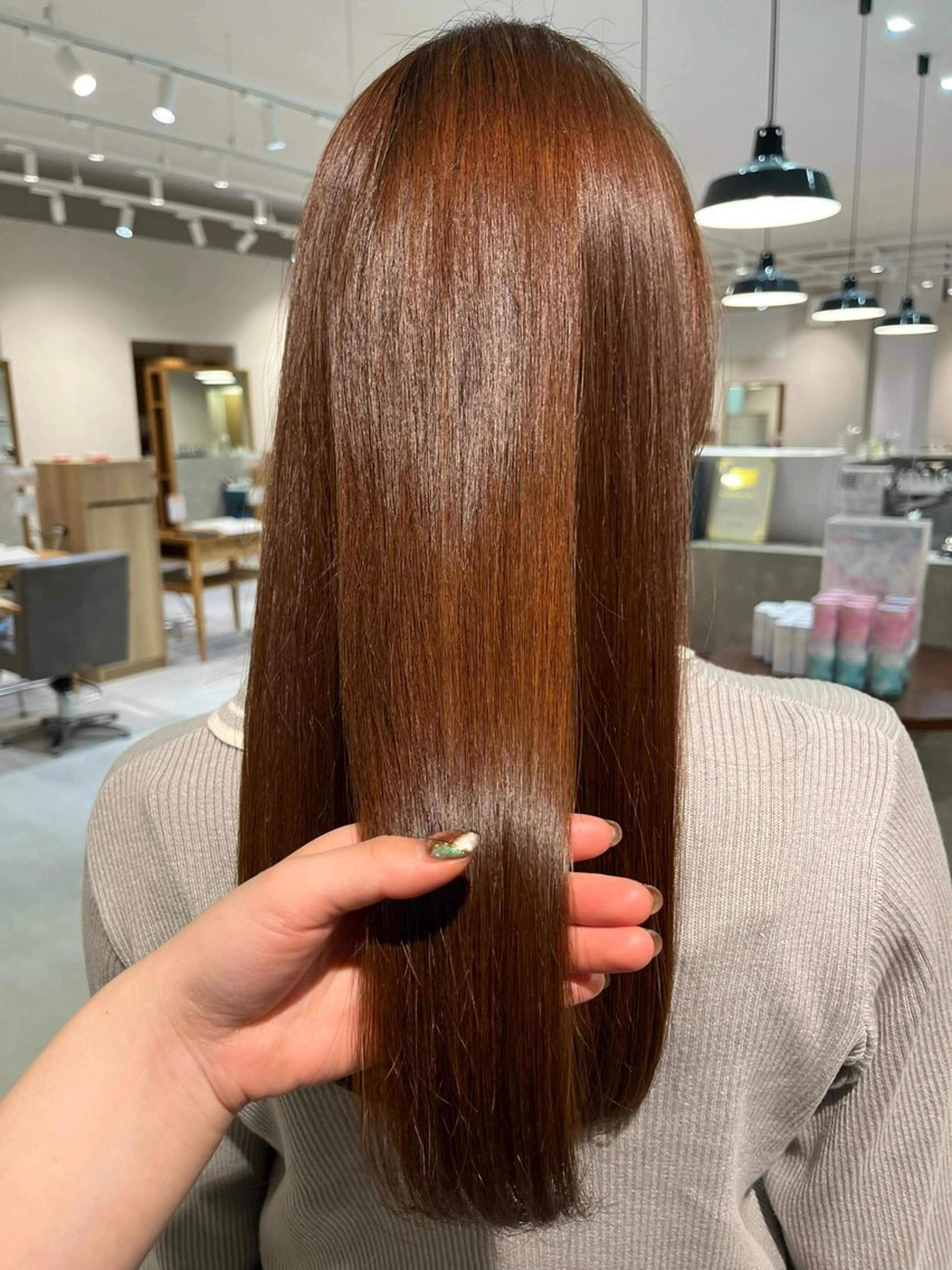 カラー 森 理音のヘアスタイル