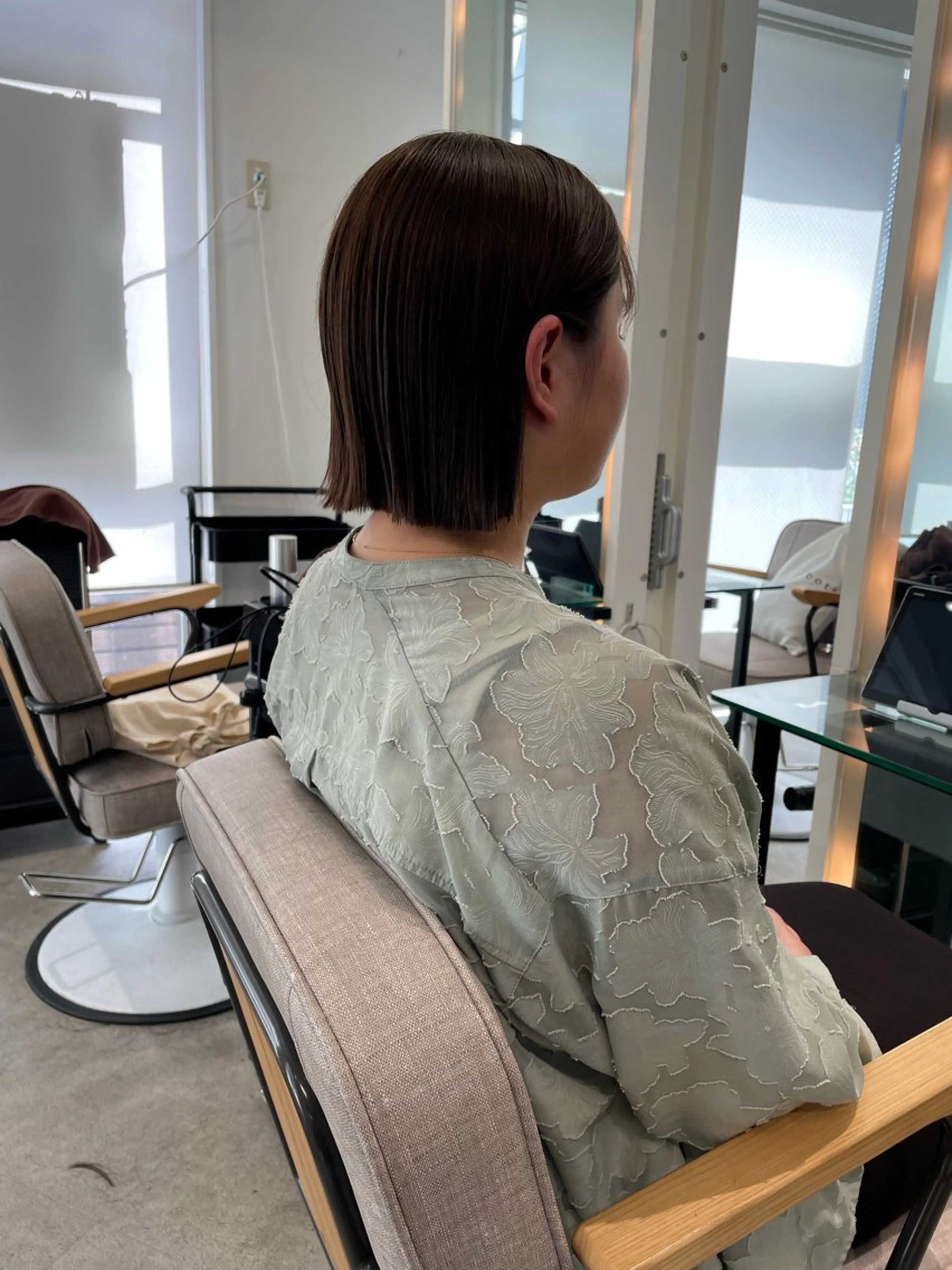 ミディアム カット 小坂 郁美のヘアスタイル