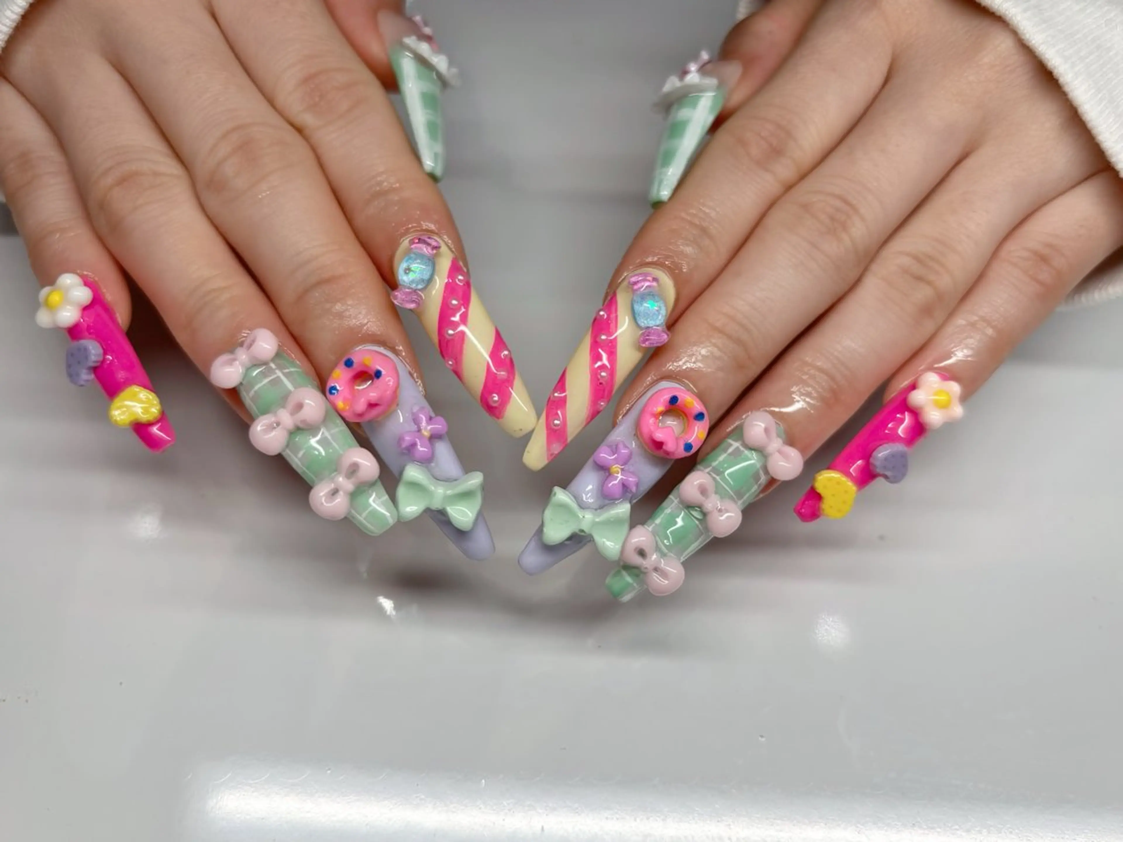 ネイル オーロラネイル フレンチネイル ガラスフレンチ ロングネイル マグネットネイル ximina ネイルサロン北堀江のネイルデザイン