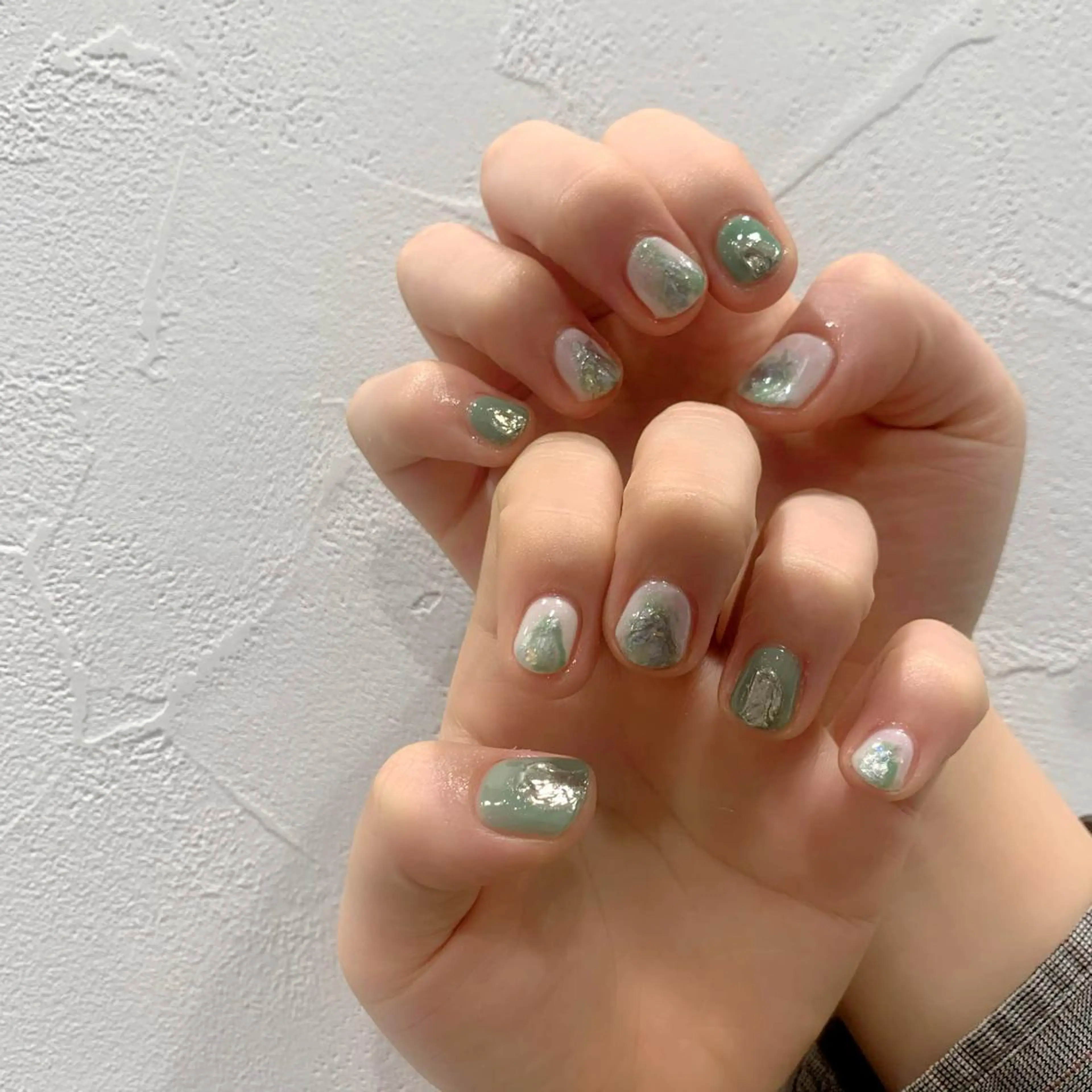 ネイル グリーン ニュアンスネイル ハンドネイル 佐藤 まりえのネイルデザイン