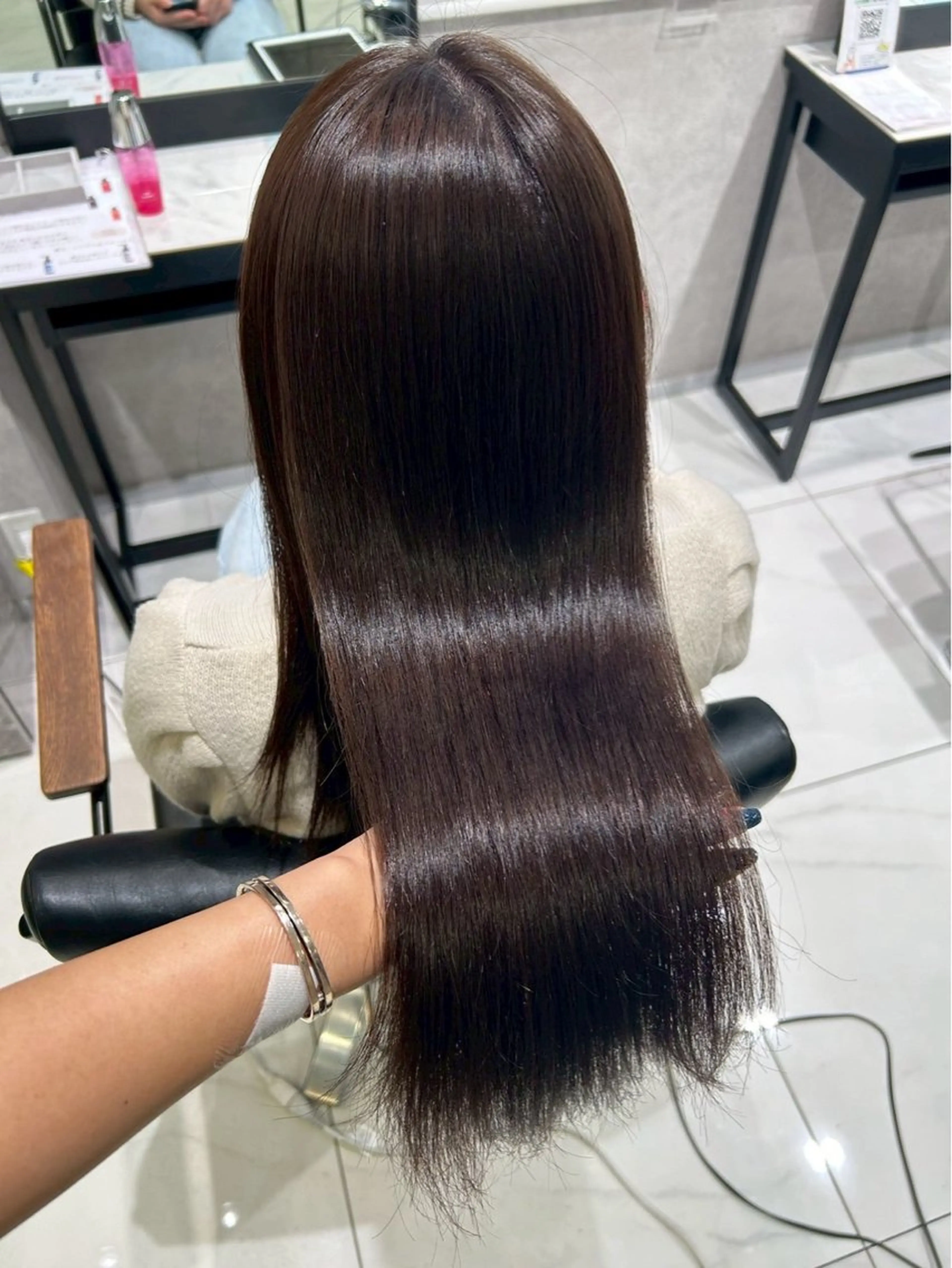 セミロング 海外風パーマ 健人のヘアスタイル