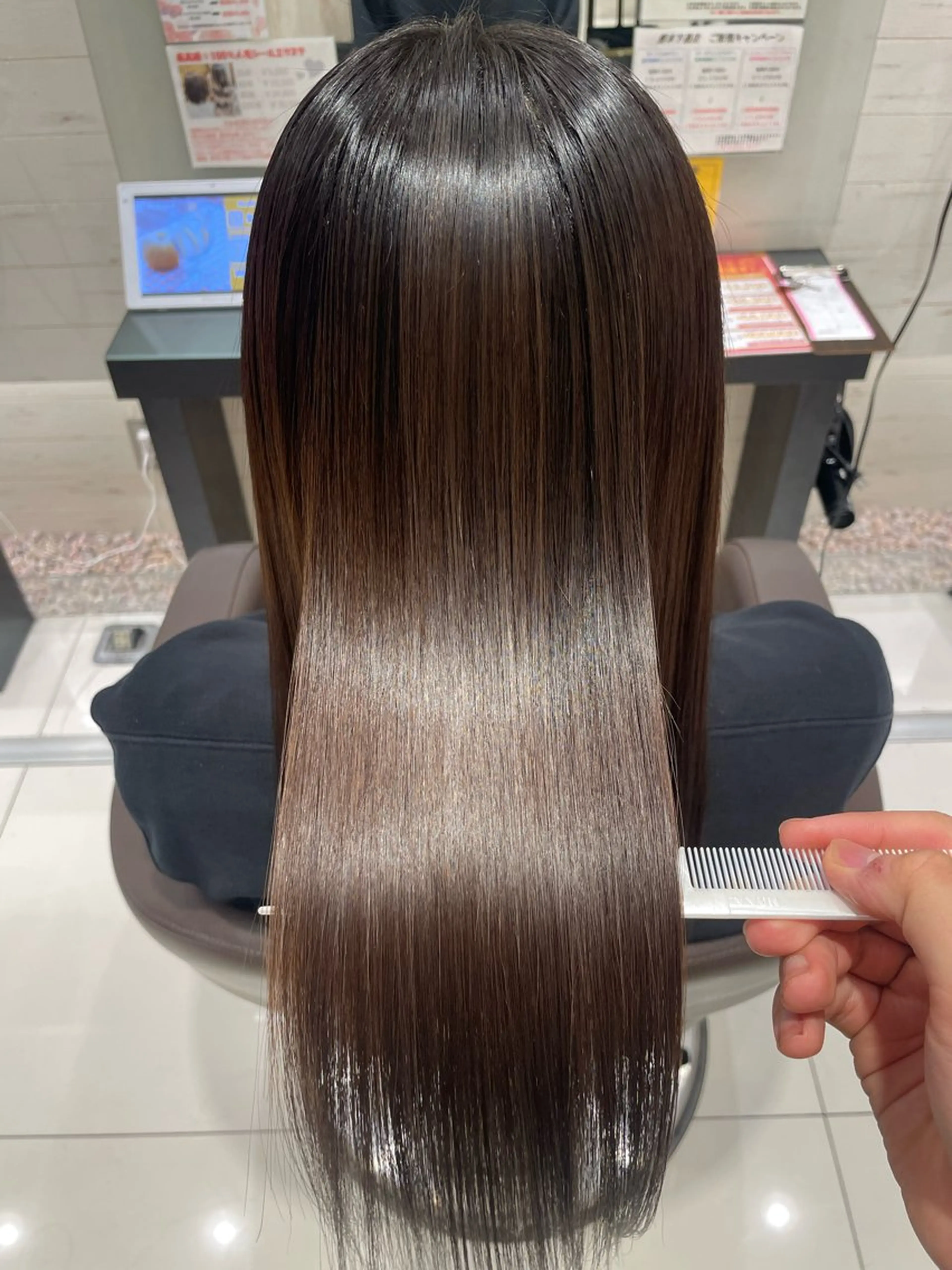 ロング カット ヘアカラー トリートメント EARTH 山﨑龍馬のヘアスタイル