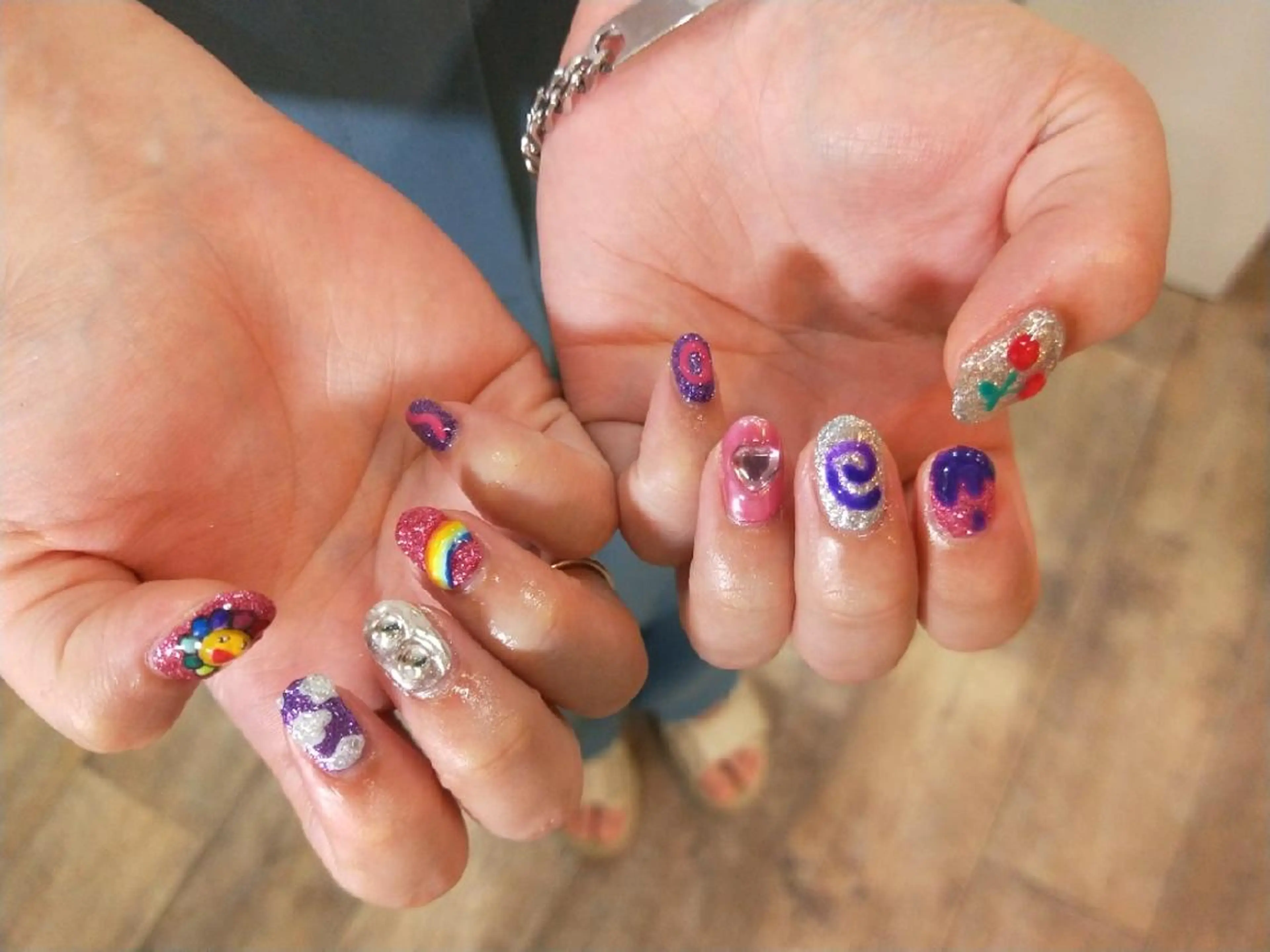 ネイル ハンドネイル ハンドケア R'well所属・はばすみれ🎀ﾈｲﾙ 光ﾌｪｲｼｬﾙ ﾍｱのネイルデザイン