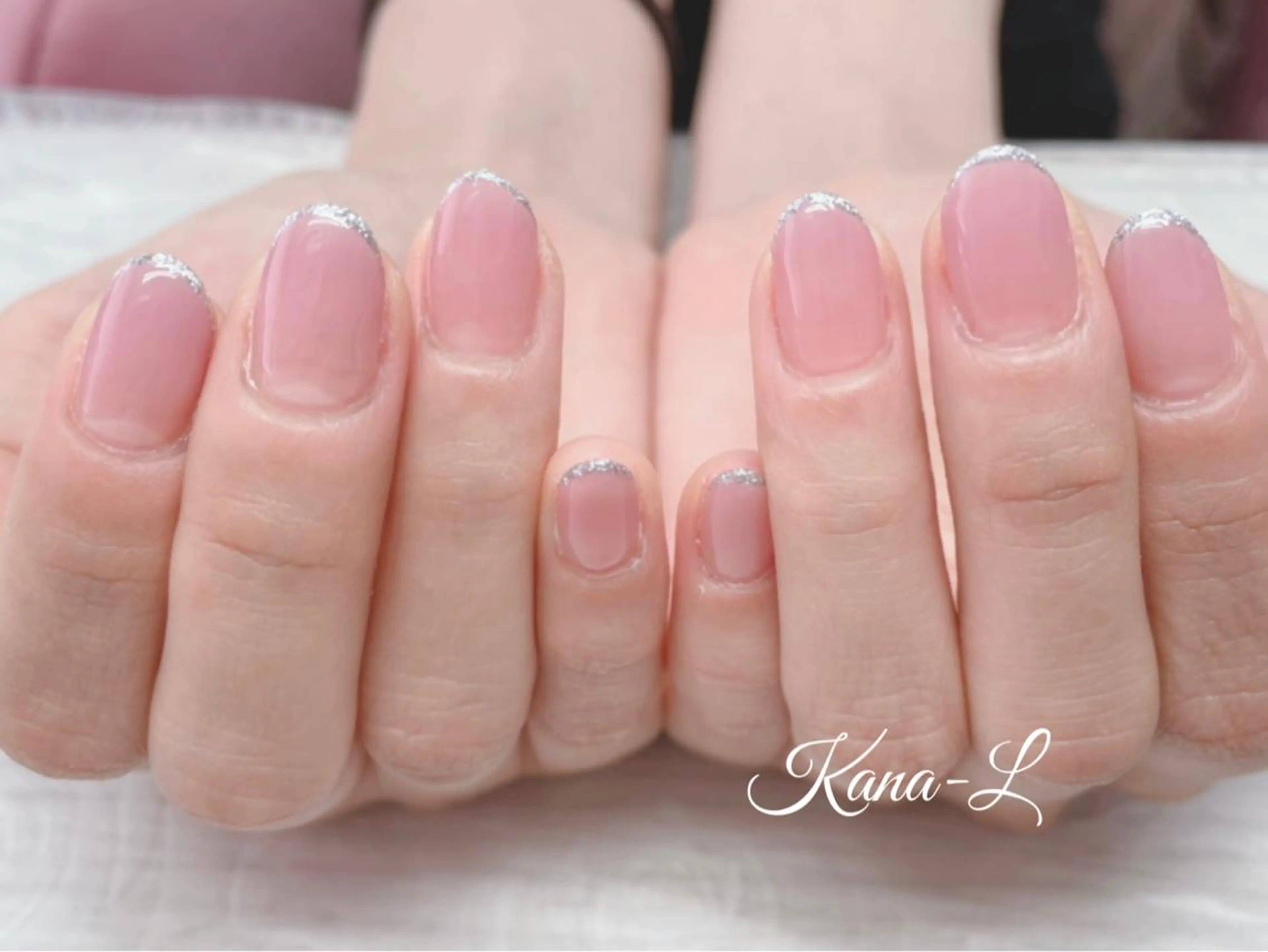 カラー ネイル グラデーションカラー グラデーション ラメ(グリッター) 芦辺 香奈のネイルデザイン