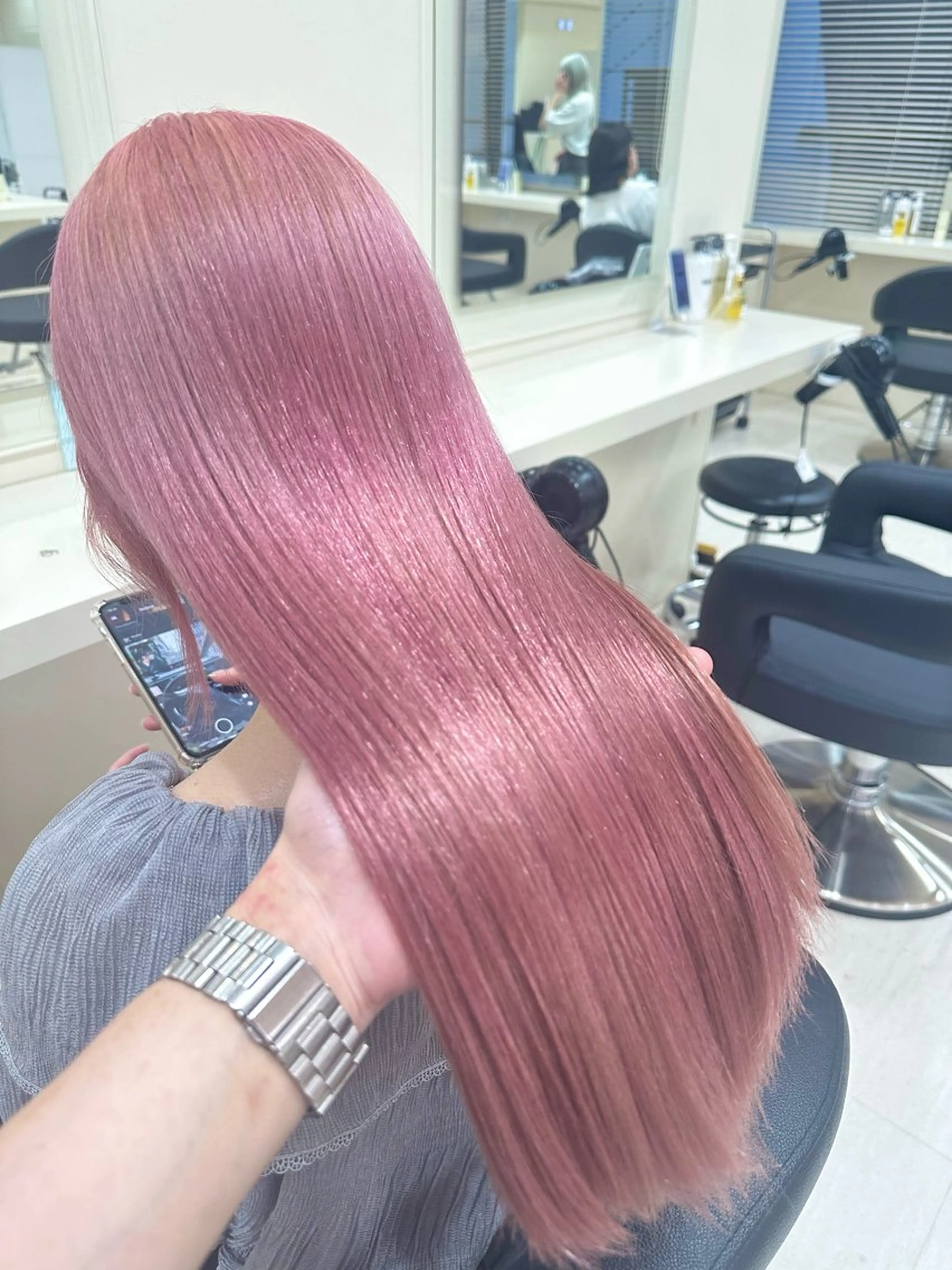 ロング カラー ヘアアレンジ 韓国レイヤー＆ピンク 艶髪🩶maikoのヘアスタイル