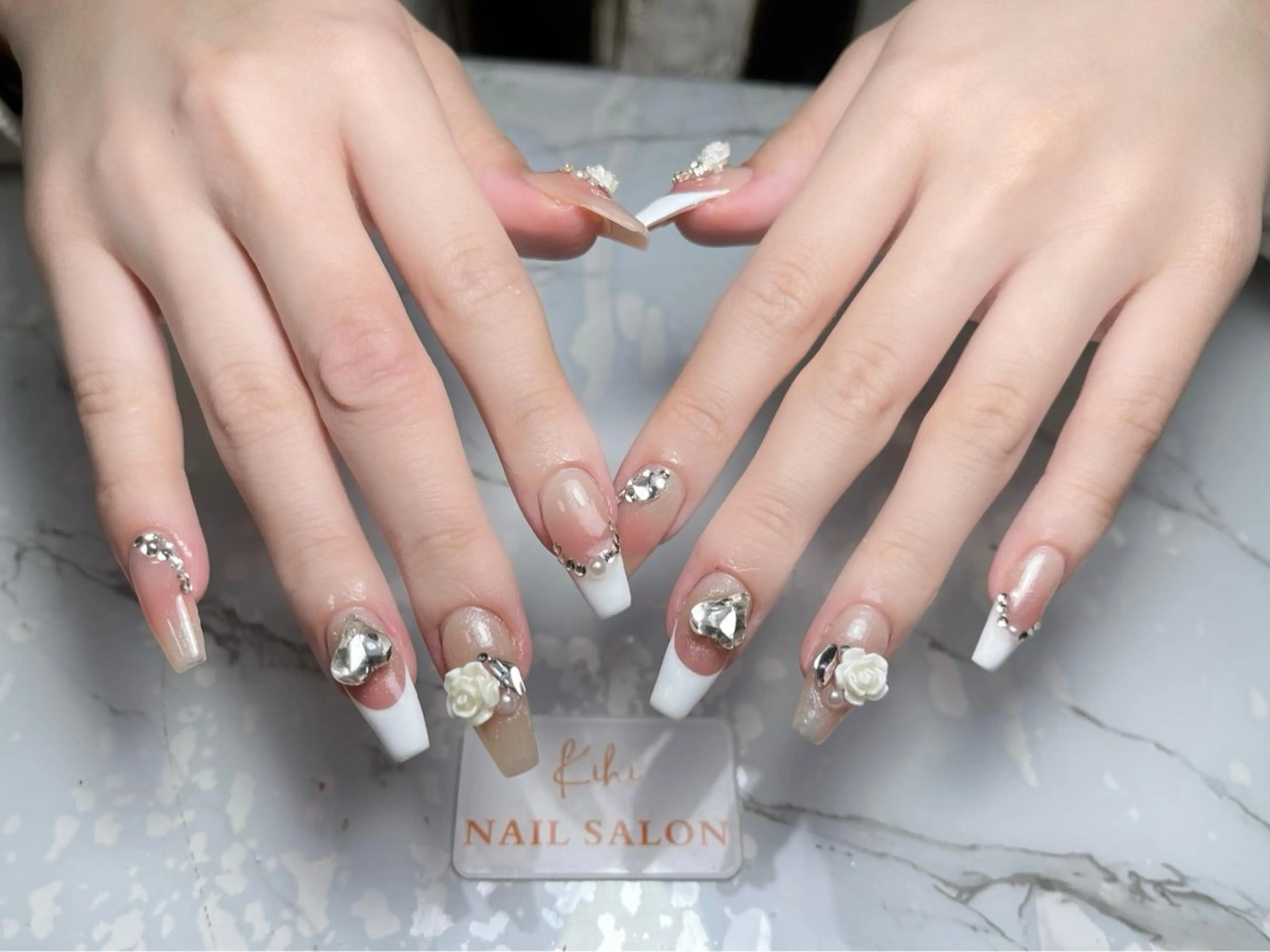 ネイル アートネイル フレンチネイル ジェルネイル グラデーション 韓国ネイル ハンドネイル 💕鈴木ユリ パラジェル/オフ無料のネイルデザイン