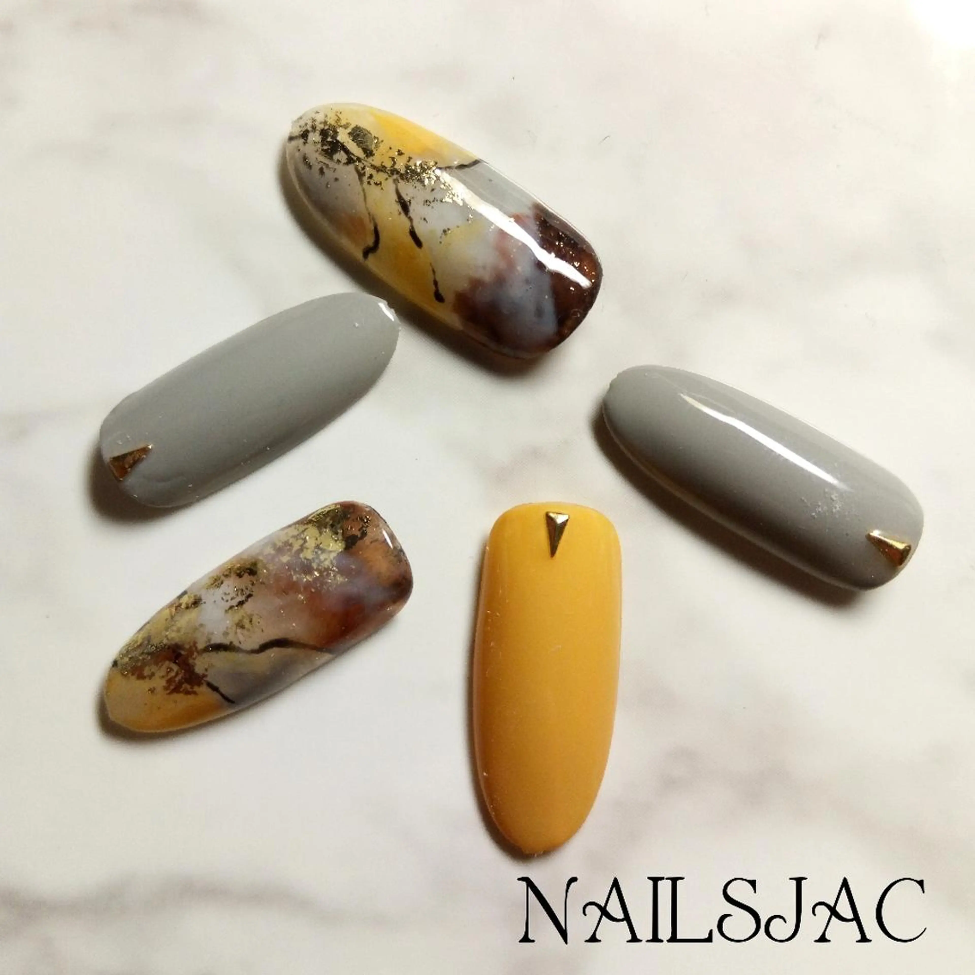 ネイル 島屋 千奈美のネイルデザイン