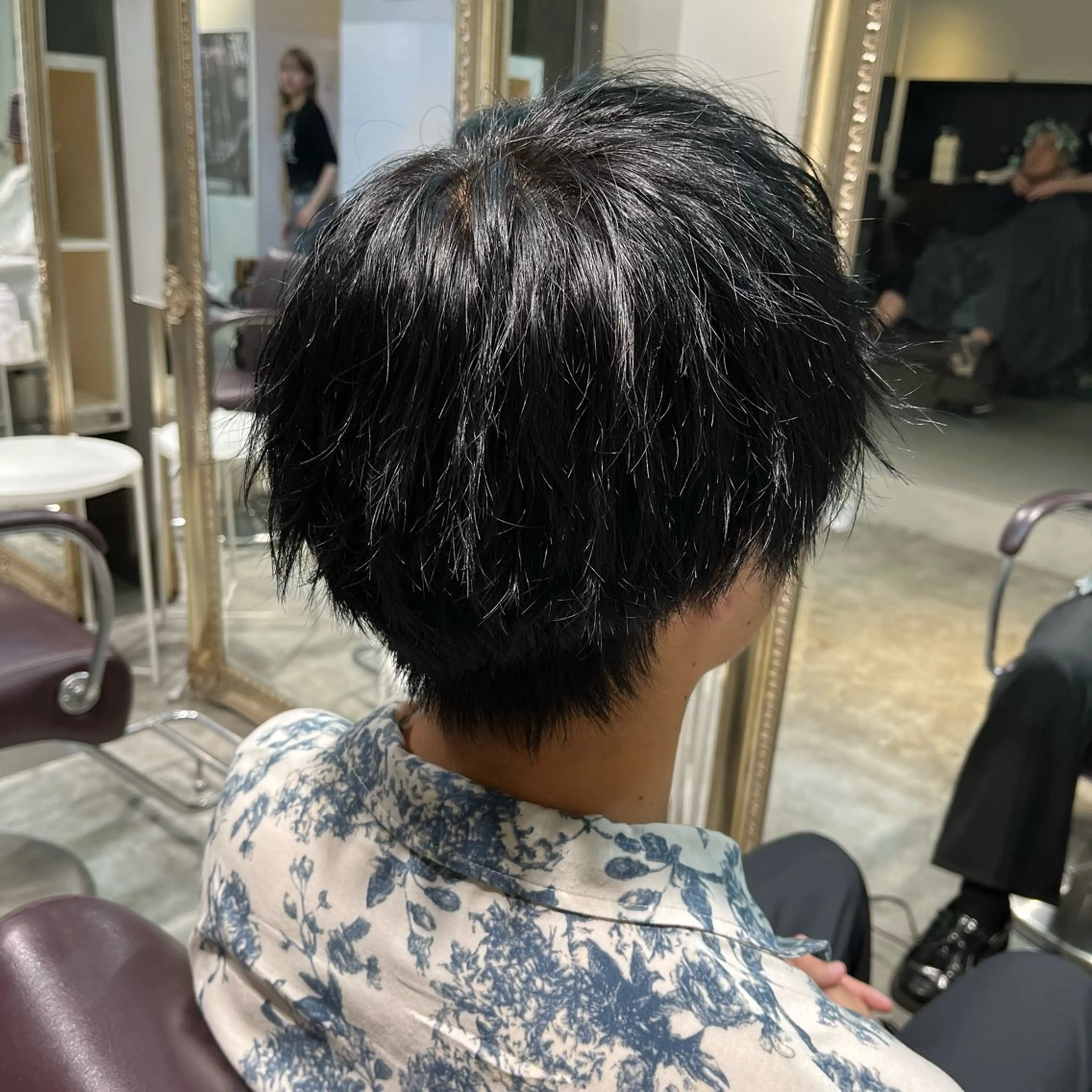 カラー メンズ 黒髪 ヘアカラー フェザーパーマ🌙 毛流れ yuzukiのヘアスタイル
