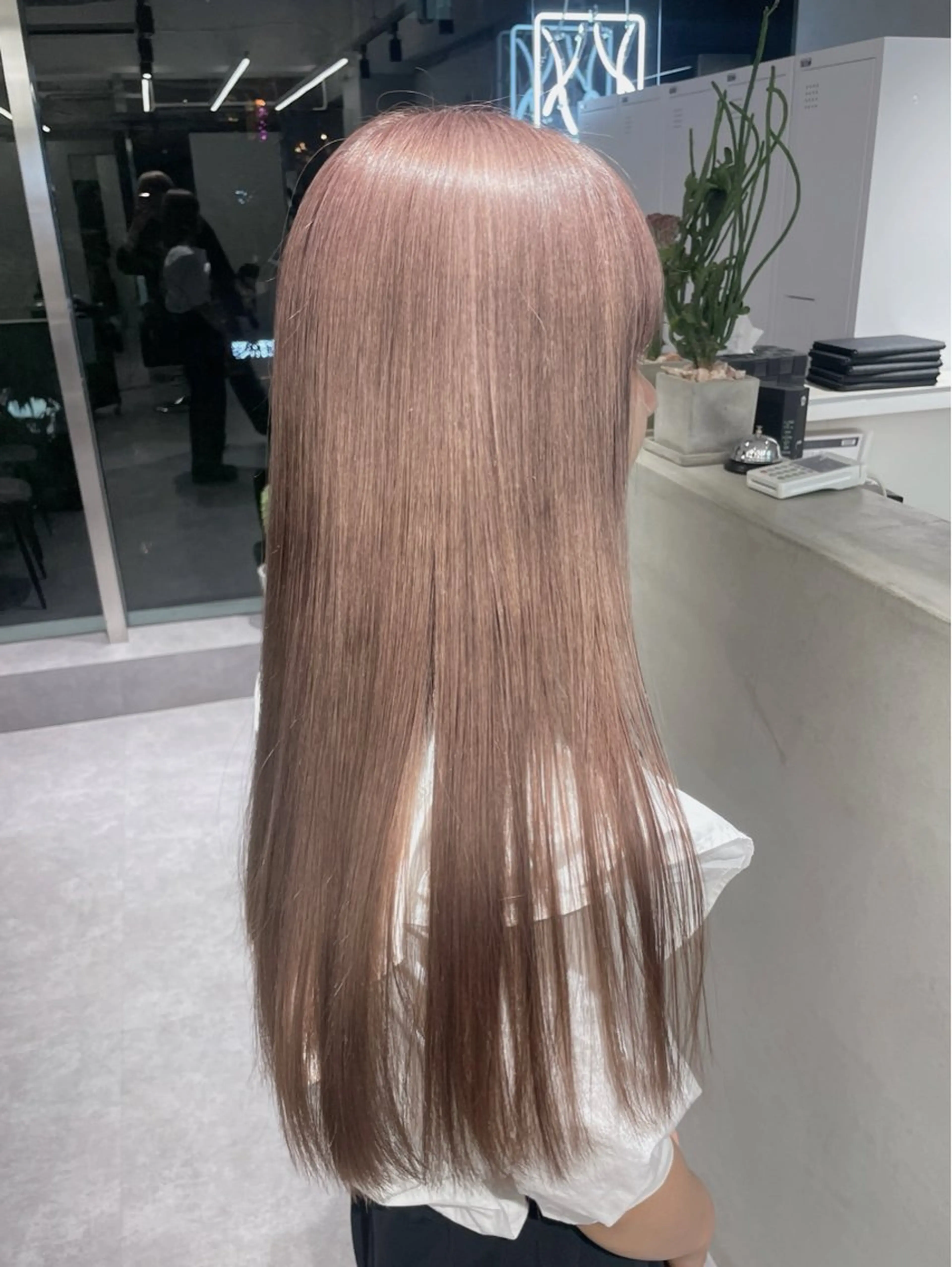 ロング カラー ベージュカラー ブロンド 透明感カラー グレージュ ミルクティーベージュ ikuma/ ミルクティーのヘアスタイル