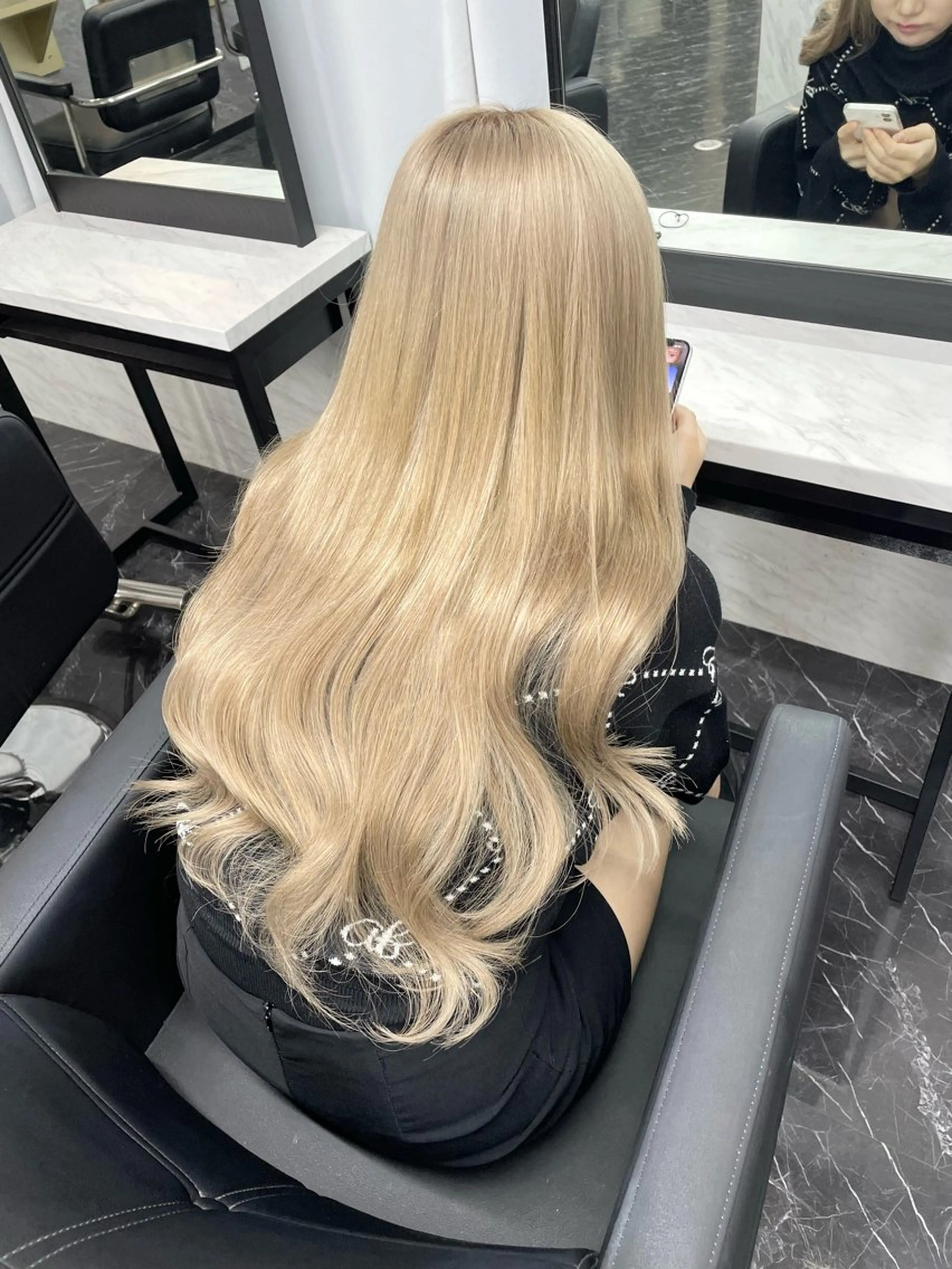 ロング カラー ベージュカラー ミルクティーベージュ ヘアカラー エクステ Ria OSAKA　梅田所属・マリカ🦋韓国 ハイトーン/エクステのヘアスタイル