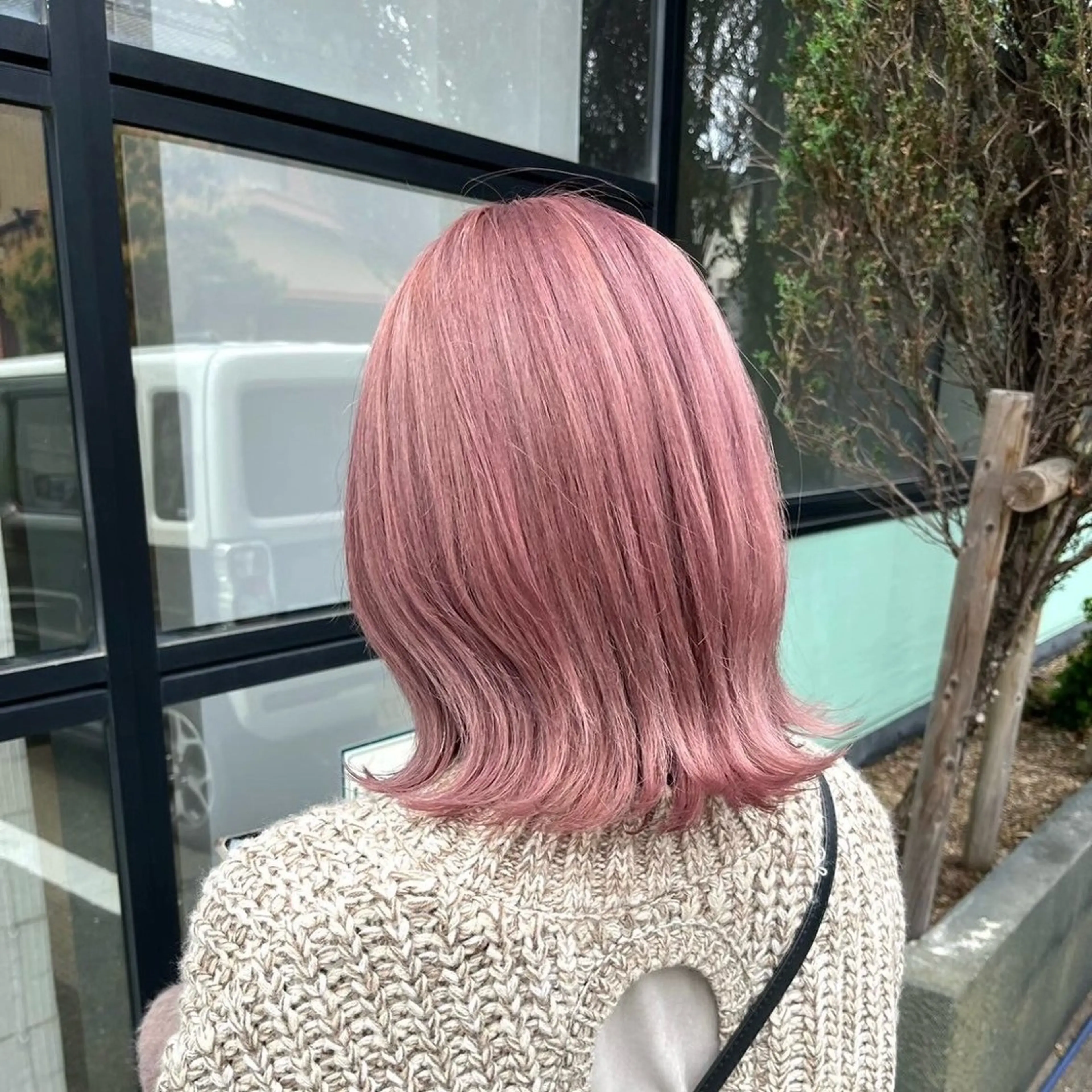 セミロング 夏向/ハイトーン /パーマのヘアスタイル