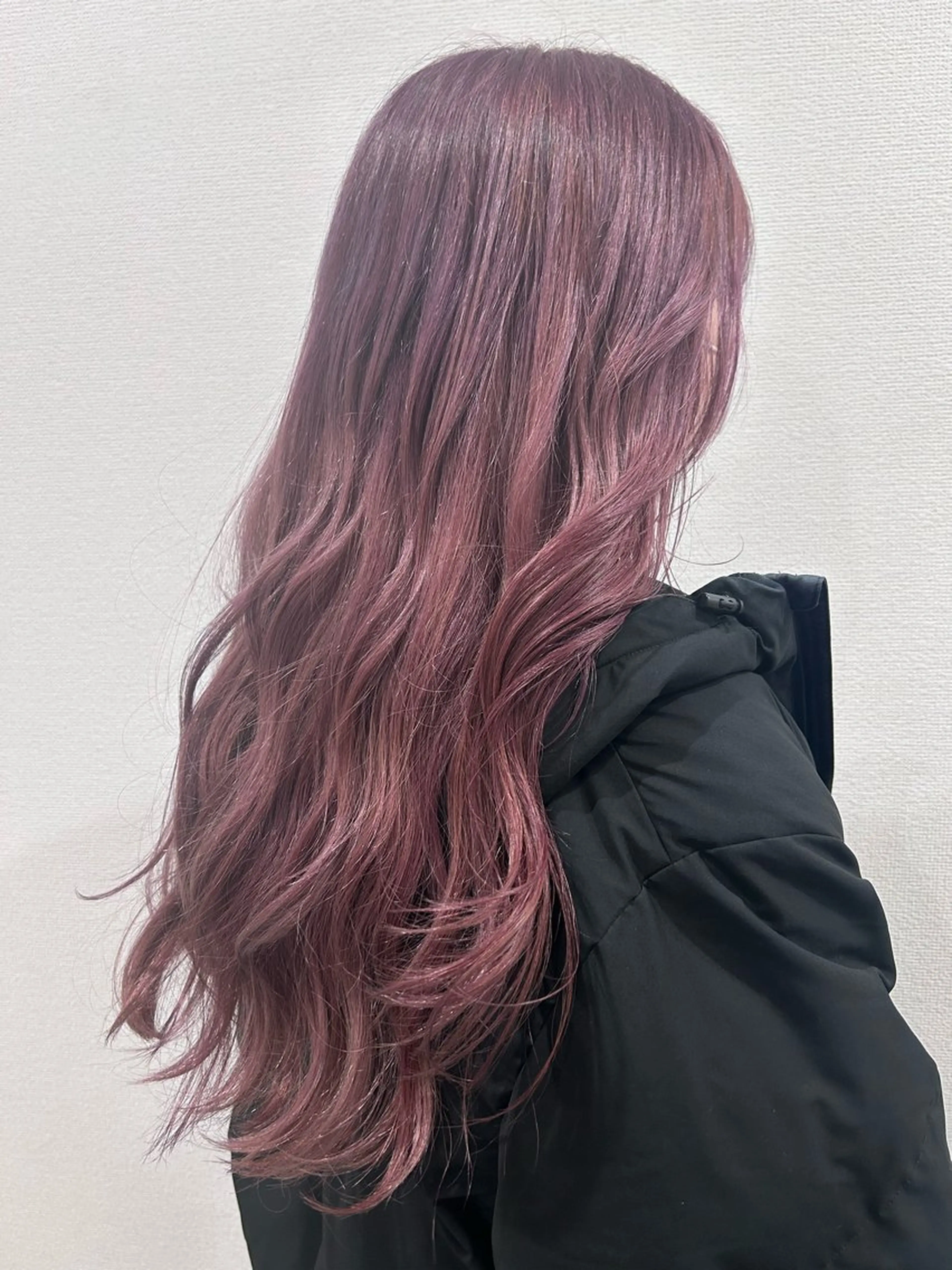 ロング カラー アッシュ ブリーチ ケアブリーチ ピンクカラー SALOWIN 新宿三丁目me+所属・レイヤー/ボブ/ パーマ/HARUKAのヘアスタイル