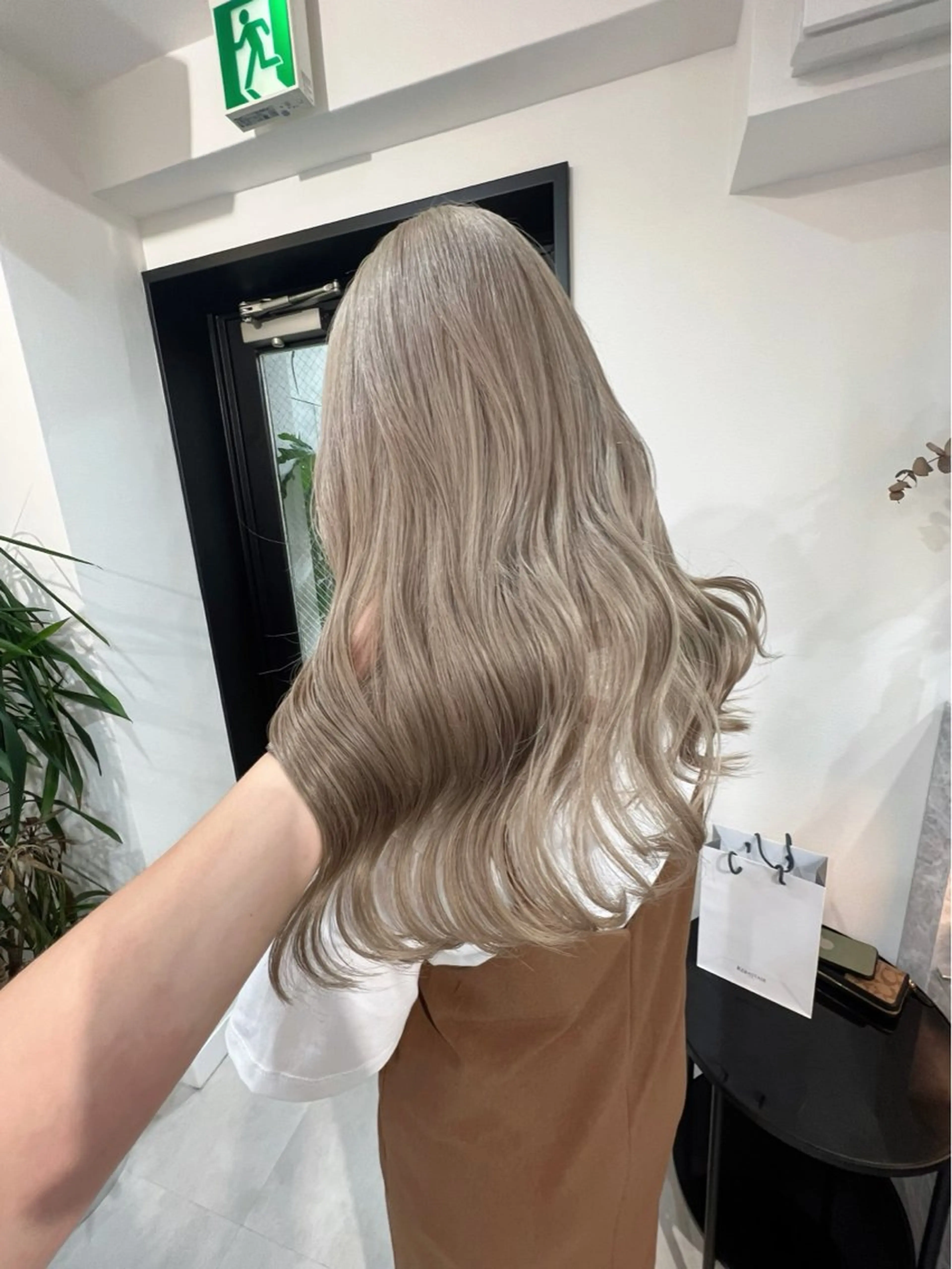 セミロング ヘアカラー ✨ハイトーン/シール エクステ✨♠優羽のヘアスタイル