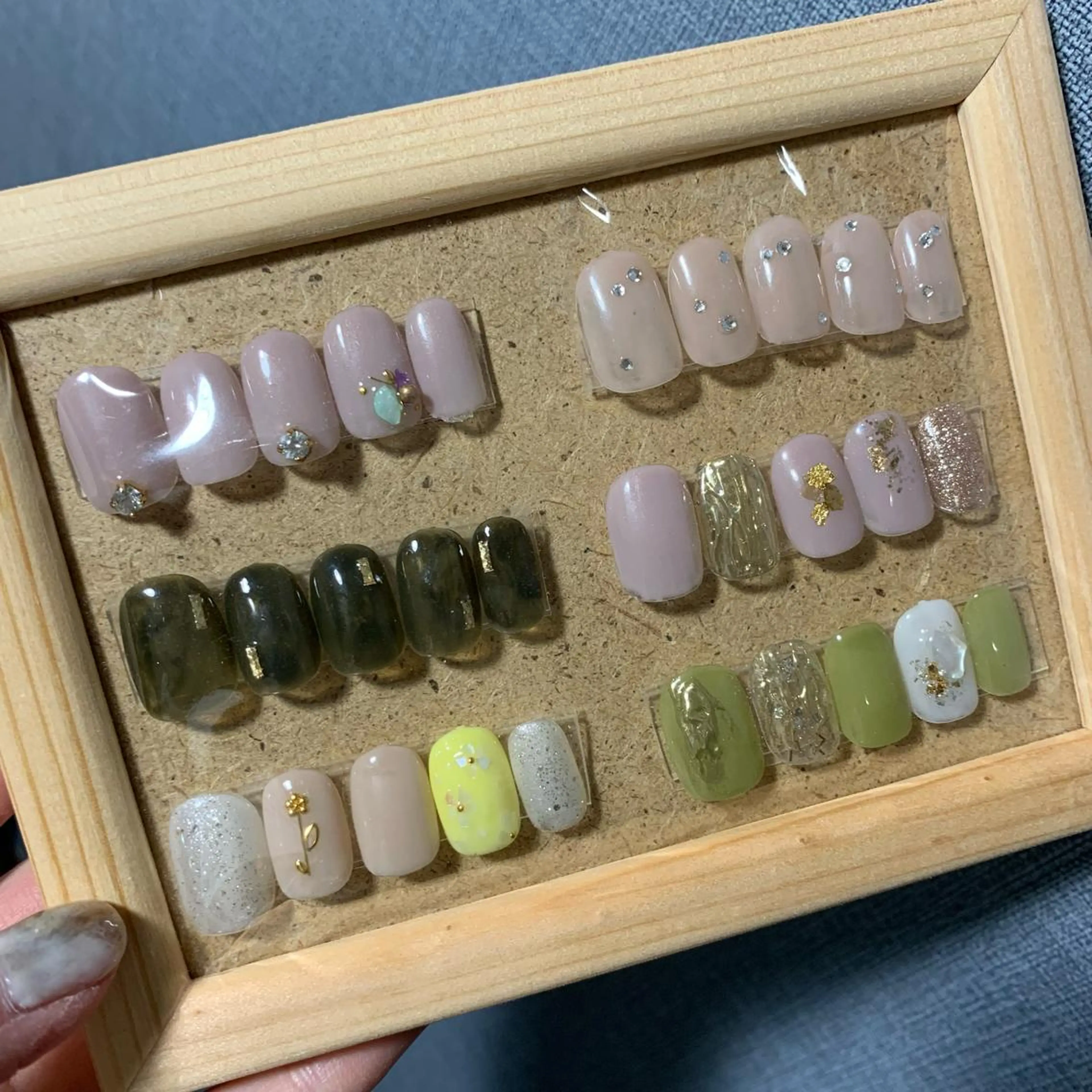 ネイル repos~ルポ~所属・里見 麗のネイルデザイン