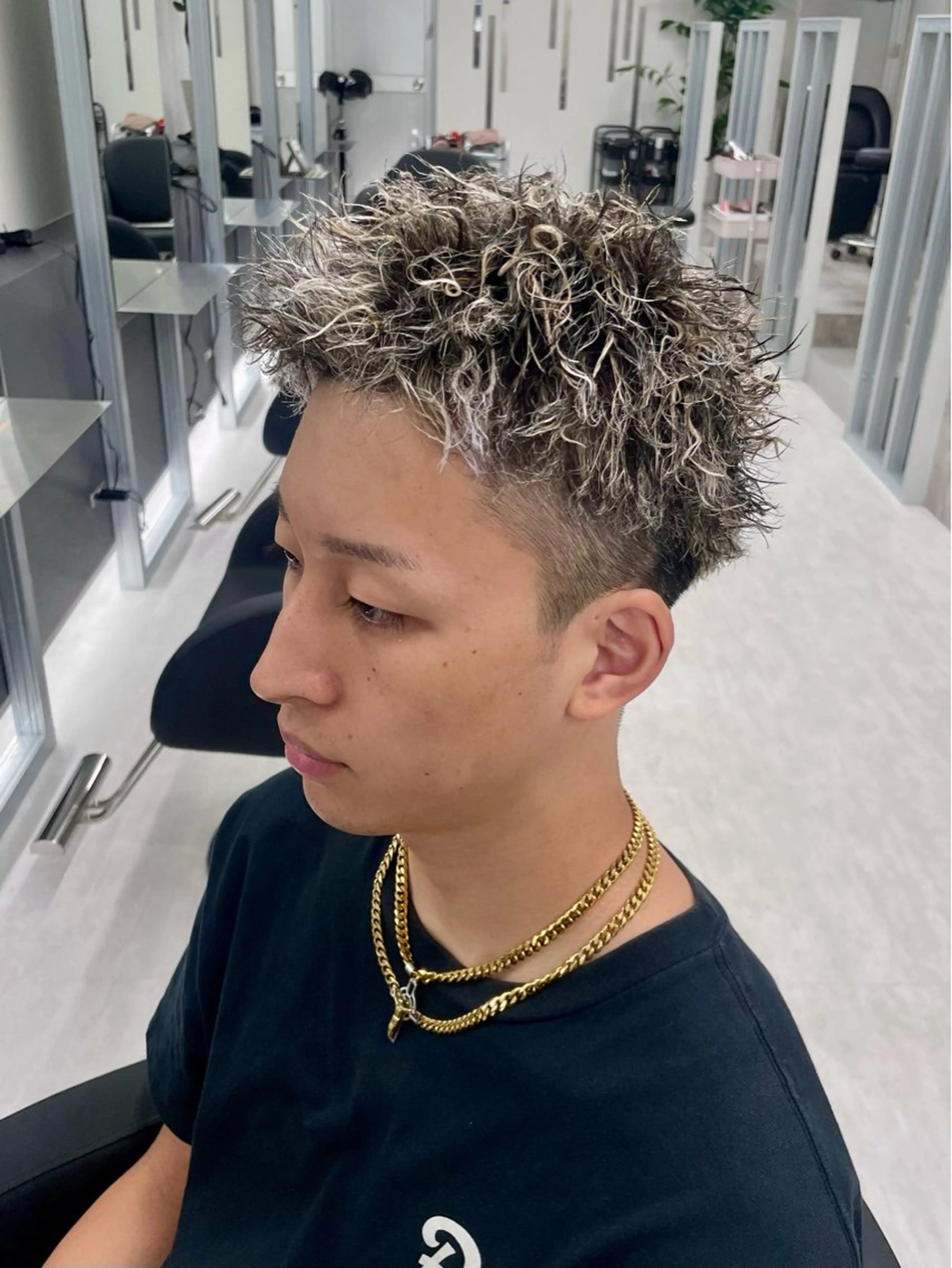 カラー パーマ メンズ メンズハイライト メンズパーマ メンズツイストパーマ ハイライトカラー ツイストパーマ カット ヘアカラー パーマ 福永速人 /メンズパーマのヘアスタイル