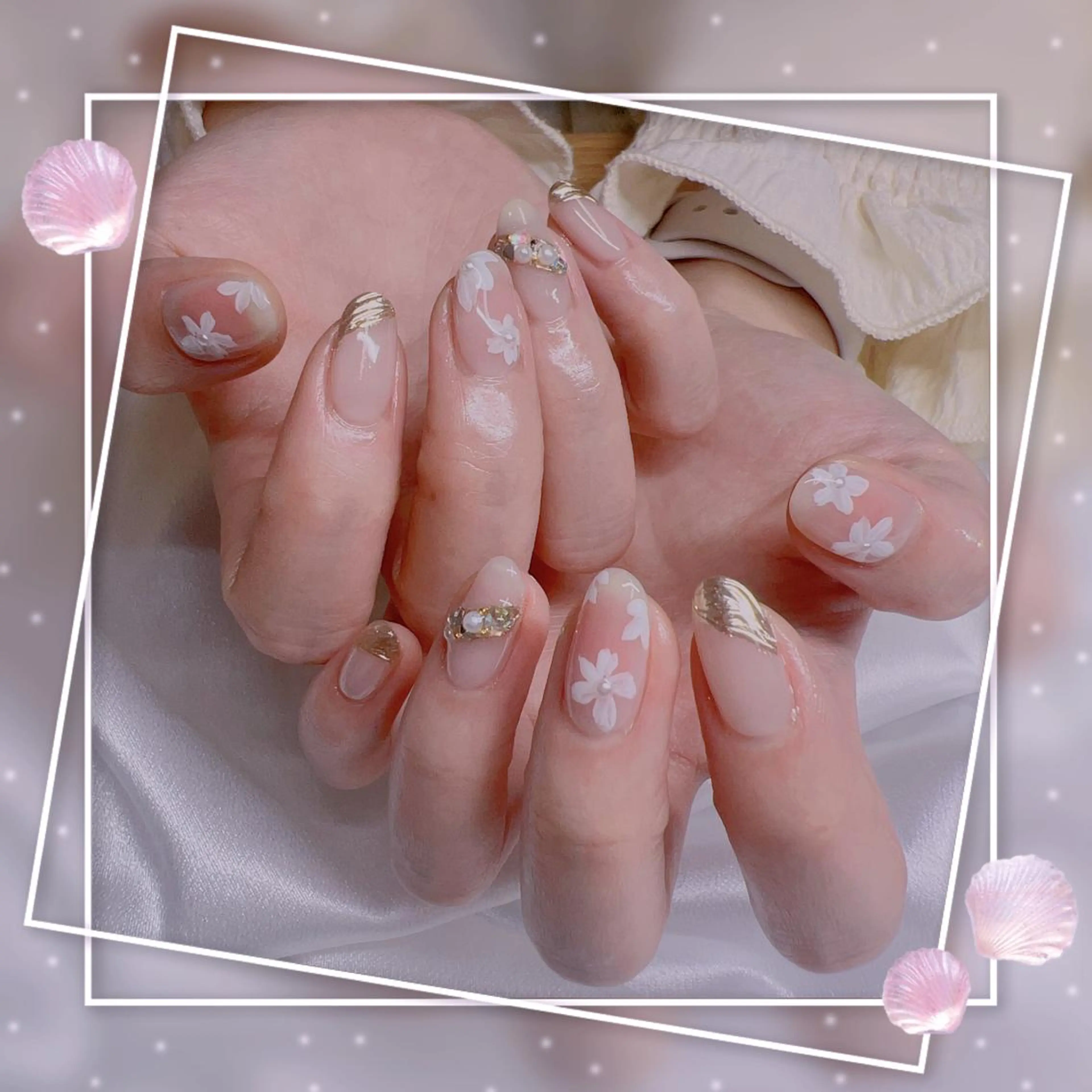 ネイル 桜ネイル フレンチネイル キラキラネイル 韓国ネイル マグネットネイル ハンドネイル ハンドケア Chill Nailsalonのネイルデザイン