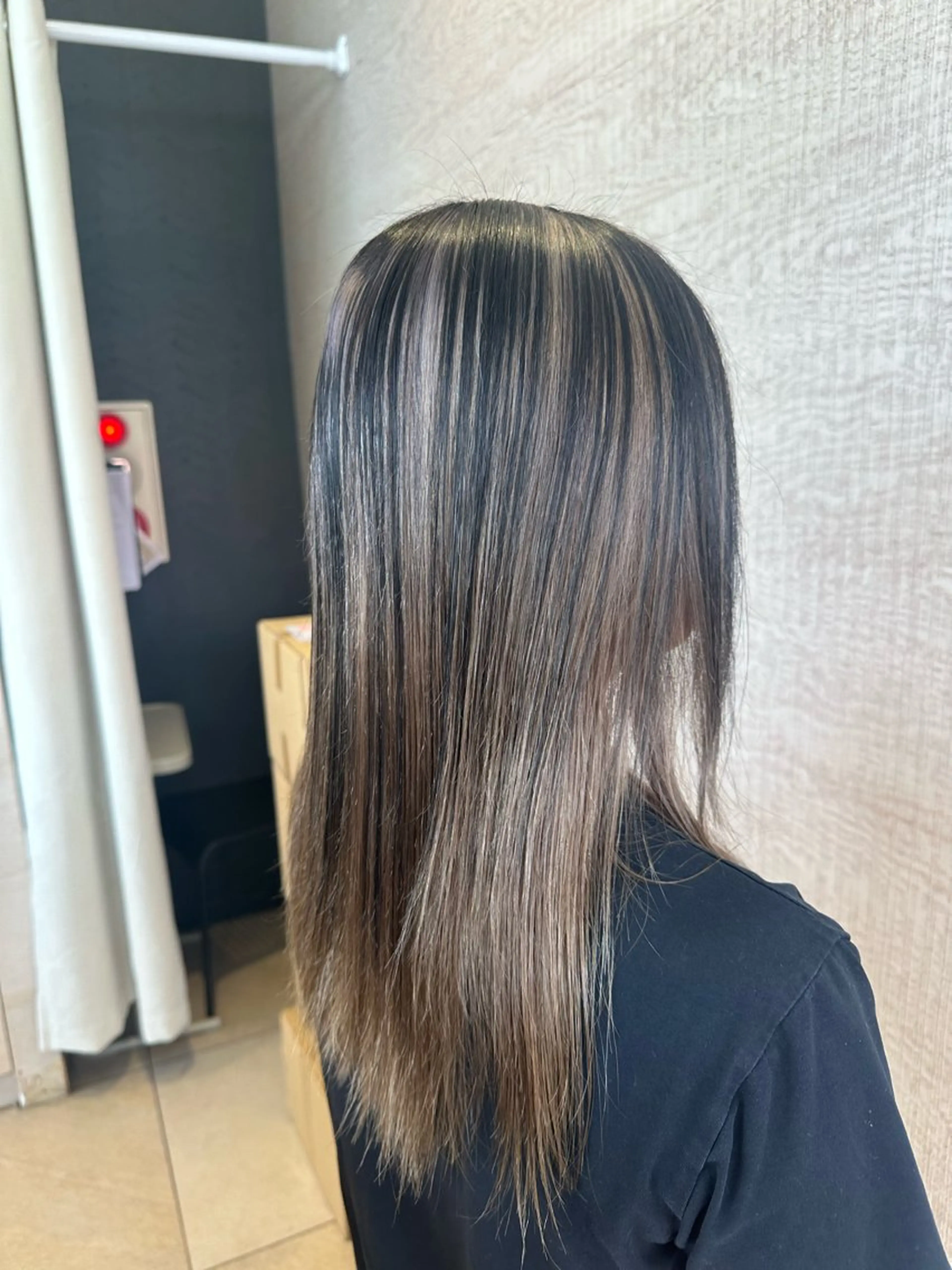 カラー 松井 千鳥のヘアスタイル