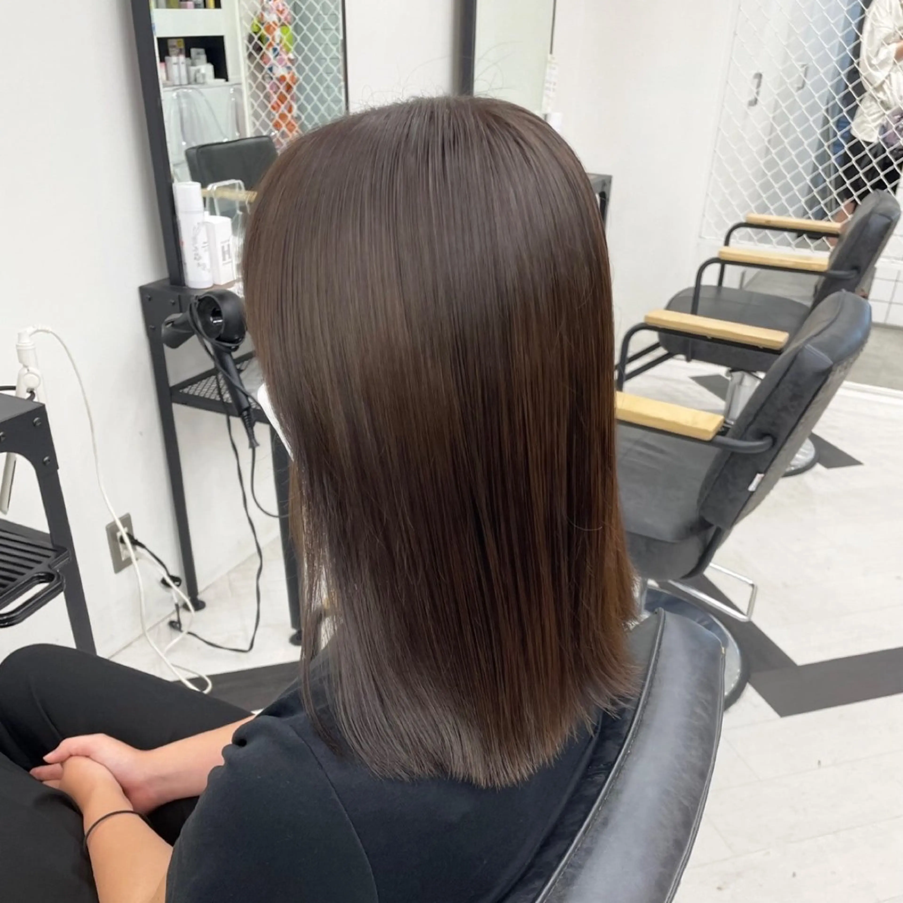 ショート カラー パーマ ヘアアレンジ メンズ キッズ ネイル マツエク・マツパ アイブロウ ダークグレー ダークグレージュ グレージュ トリートメント mona/ ストレートスタイル✨のヘアスタイル